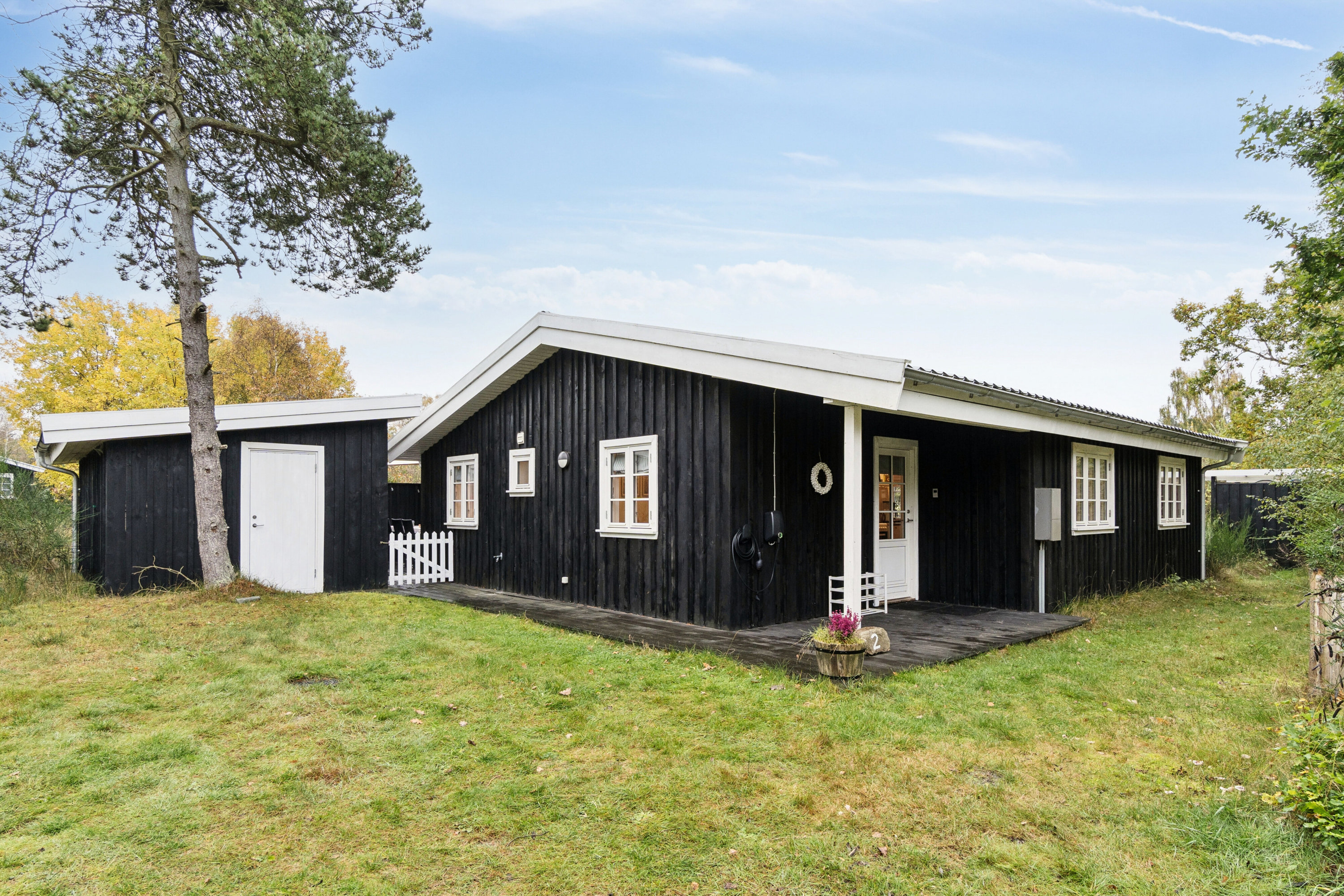 Miniaturebillede 1: set fra haven. Billede af Vagtelvej 2, Ellinge Lyng, 4560 Vig