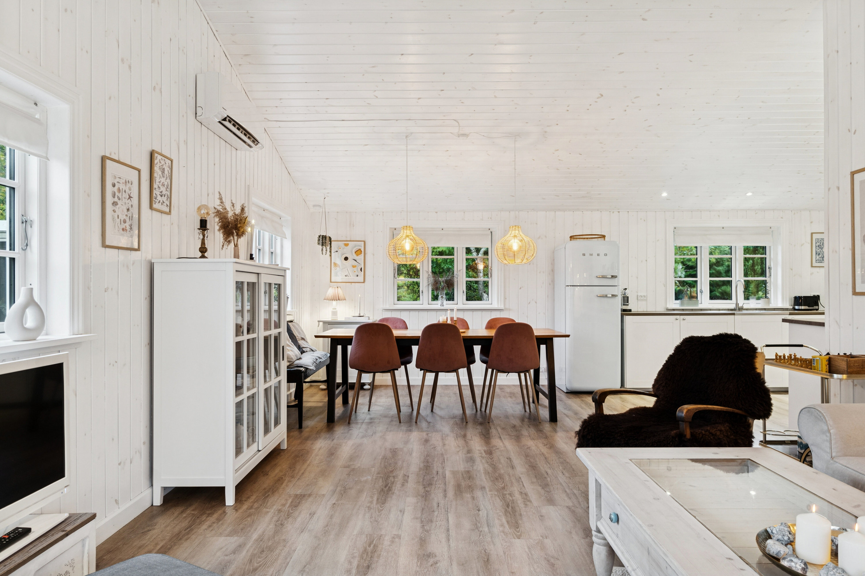 Fremhævet stue billede i fuldskærmstilstand. Billede af Vagtelvej 2, Ellinge Lyng, 4560 Vig