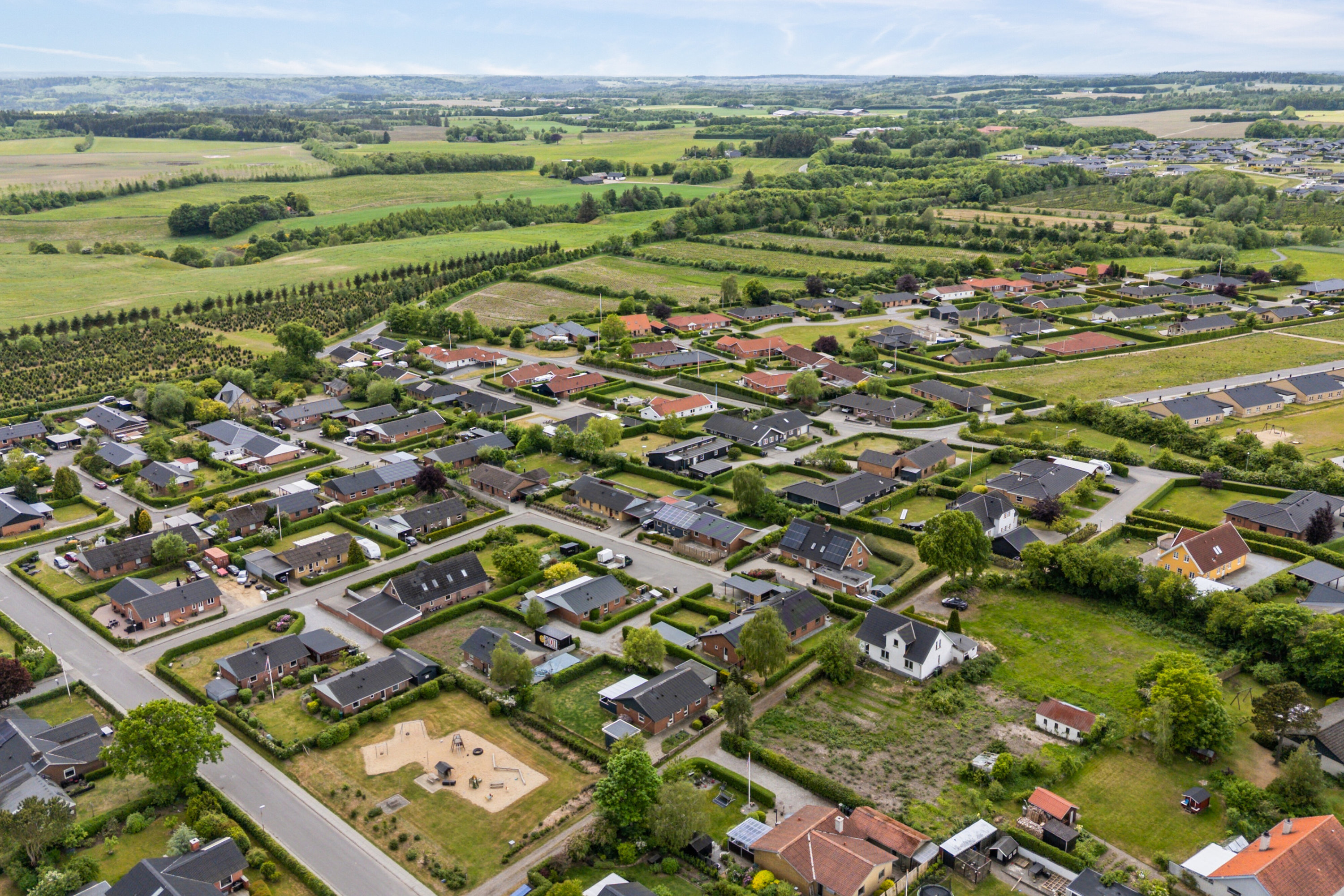 Fremhævet  billede i fuldskærmstilstand. Billede af Ahornvej 6, Grund, 8653 Them