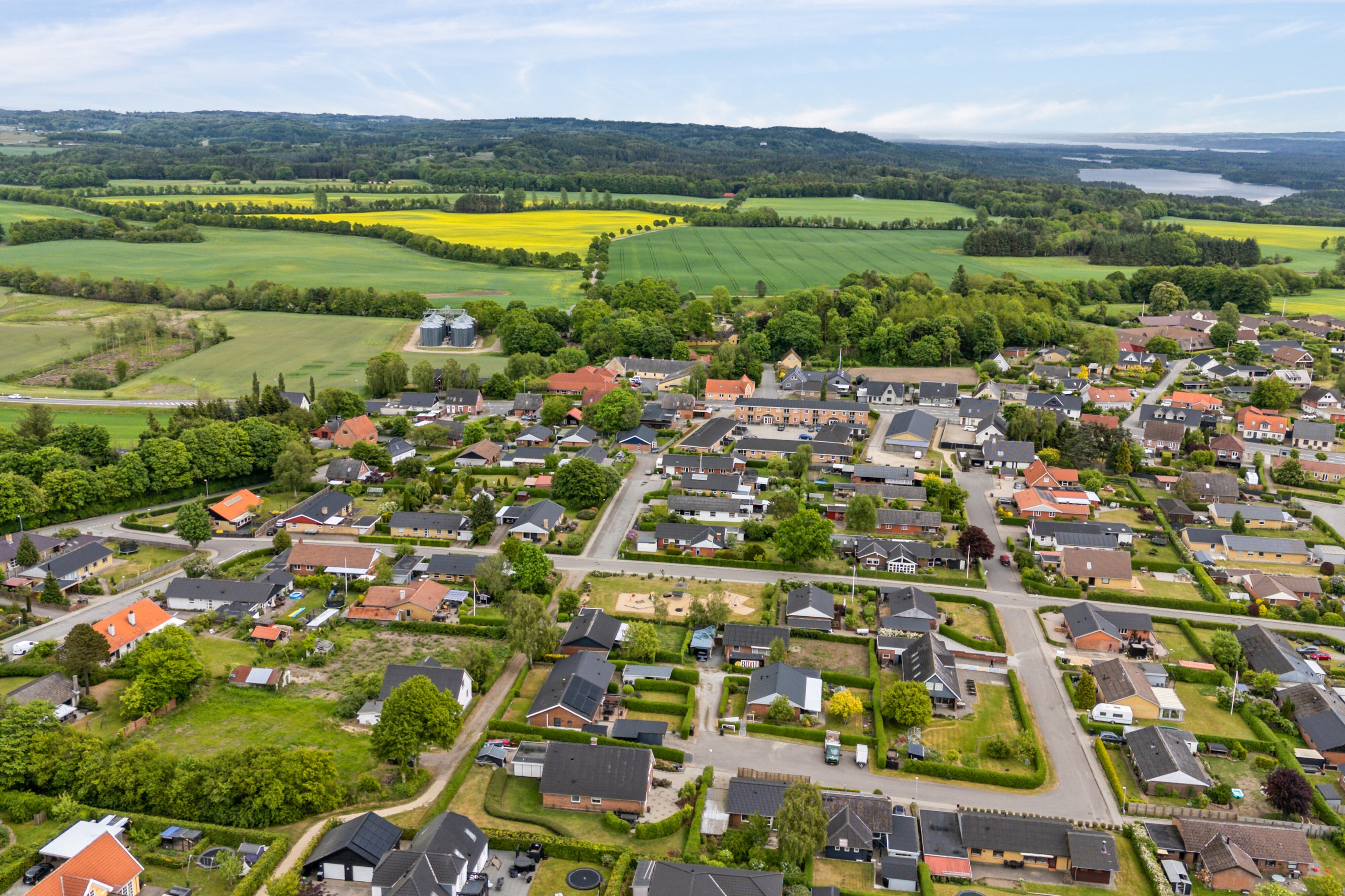 Fremhævet  billede i fuldskærmstilstand. Billede af Ahornvej 6, Grund, 8653 Them