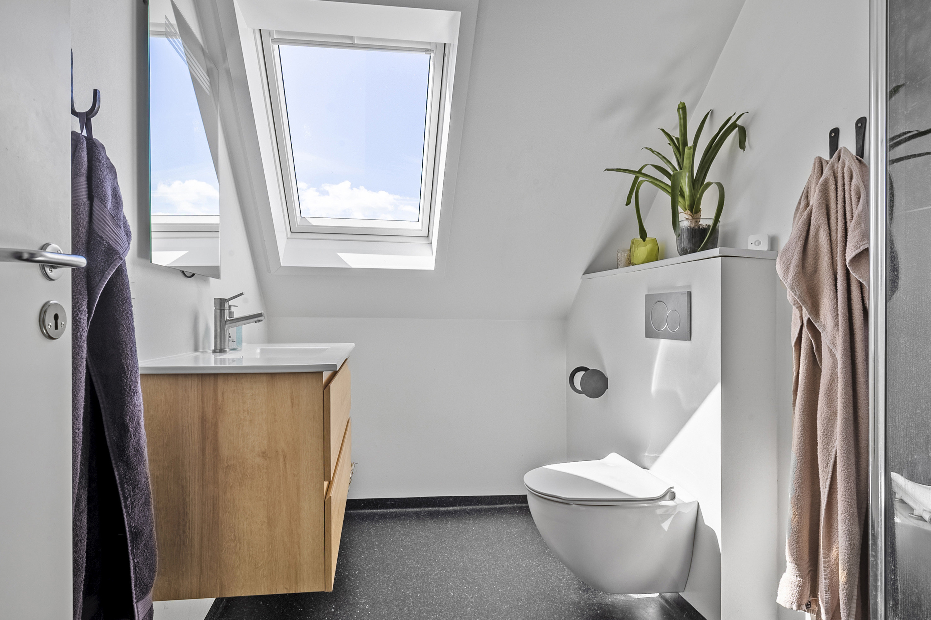 Fremhævet  billede i fuldskærmstilstand. Billede af Rugvænget 3, Mejlby, 8981 Spentrup