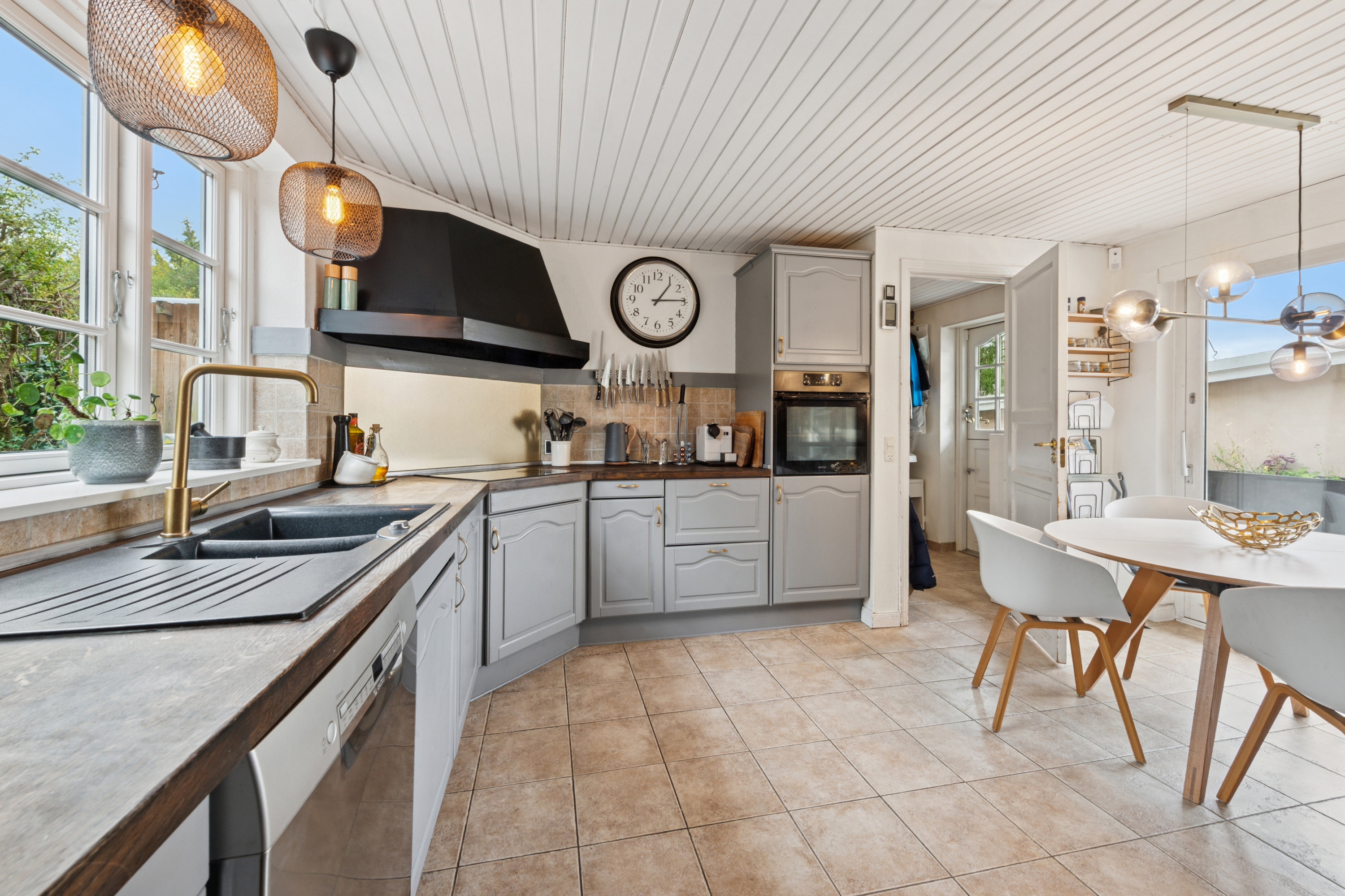 Fremhævet køkken billede i fuldskærmstilstand. Billede af Karlslunde Landevej 17, 2690 Karlslunde