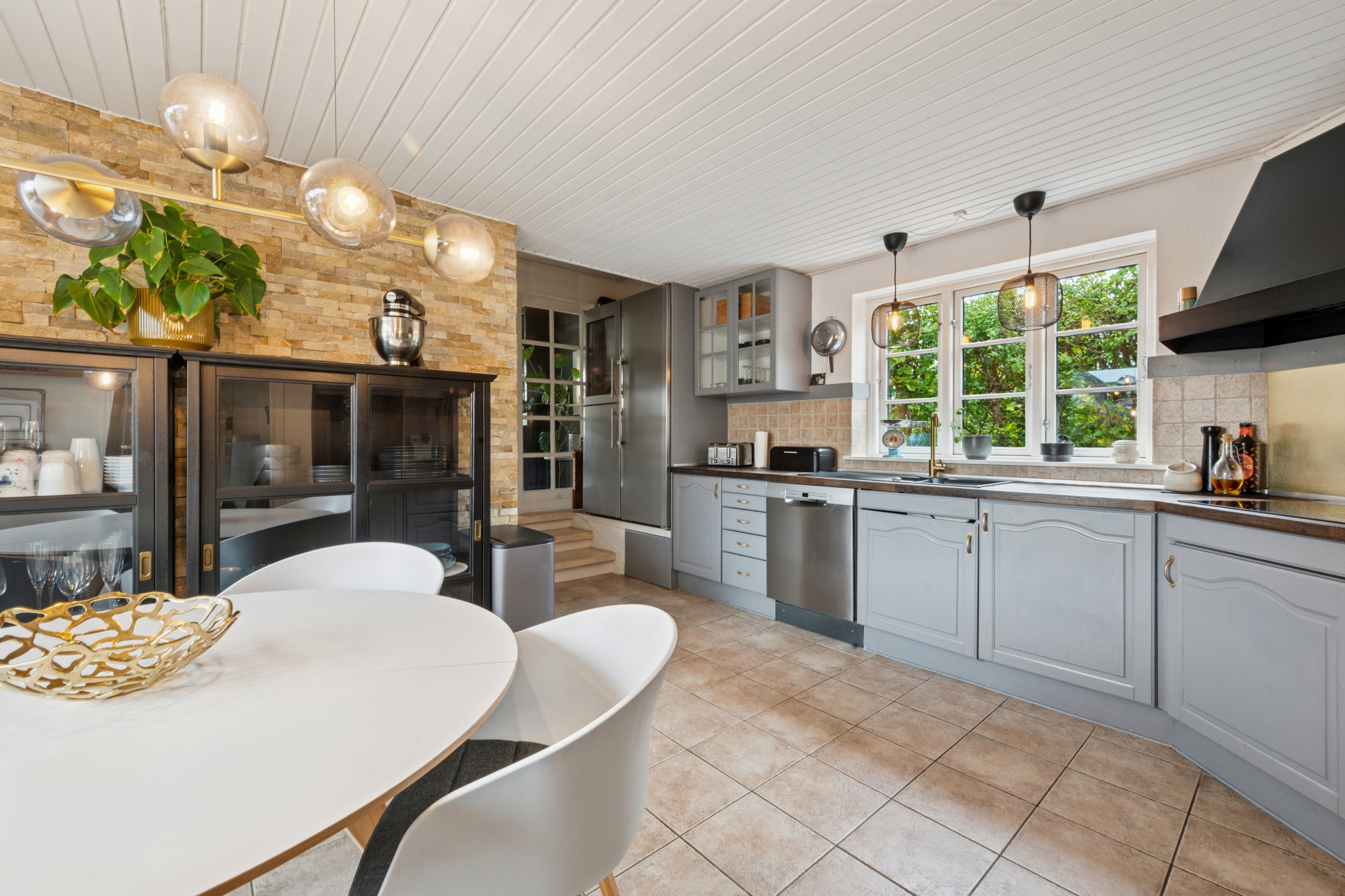 Fremhævet køkken billede i fuldskærmstilstand. Billede af Karlslunde Landevej 17, 2690 Karlslunde