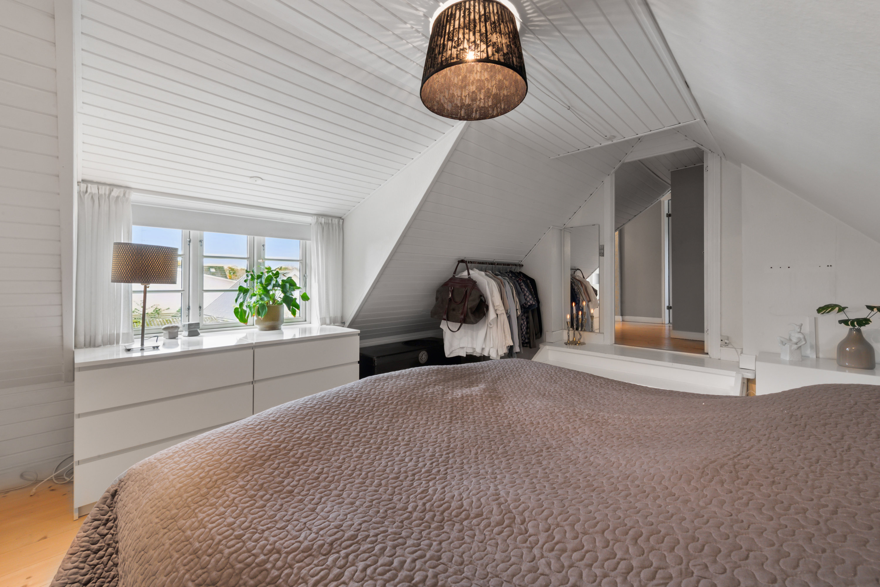 Fremhævet værelse billede i fuldskærmstilstand. Billede af Karlslunde Landevej 17, 2690 Karlslunde