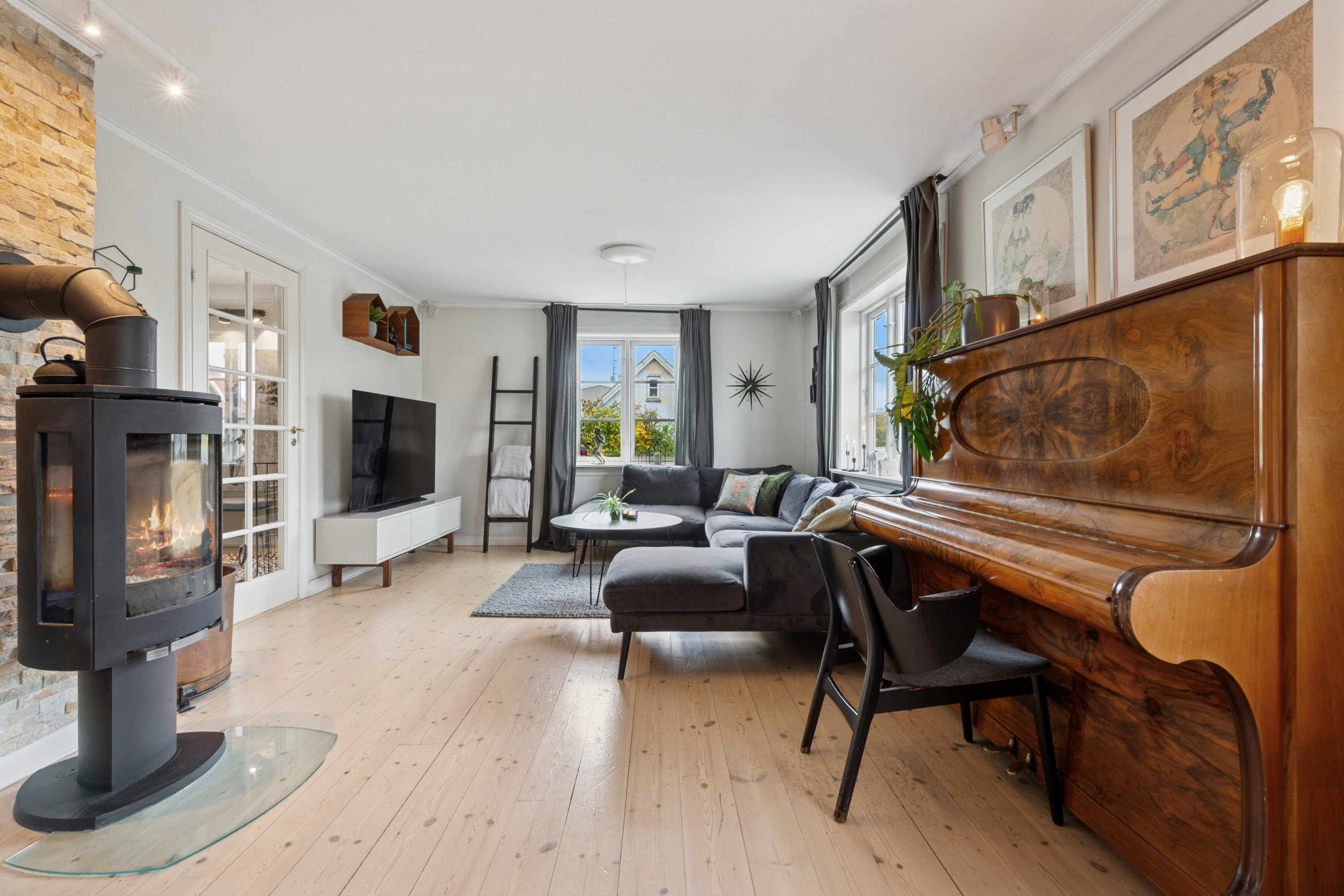 Miniaturebillede 2: stue. Billede af Karlslunde Landevej 17, 2690 Karlslunde