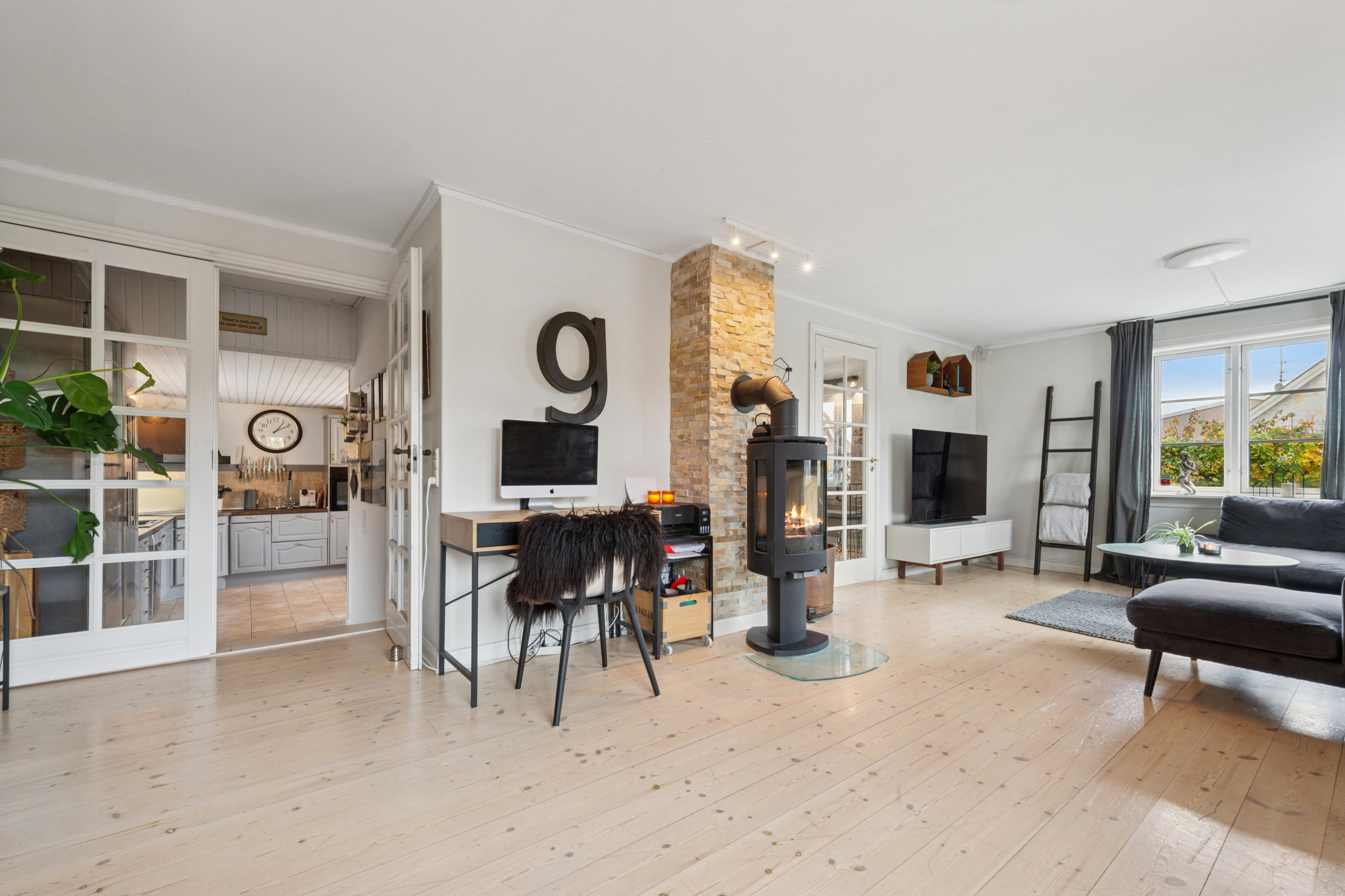 Miniaturebillede 1: stue. Billede af Karlslunde Landevej 17, 2690 Karlslunde