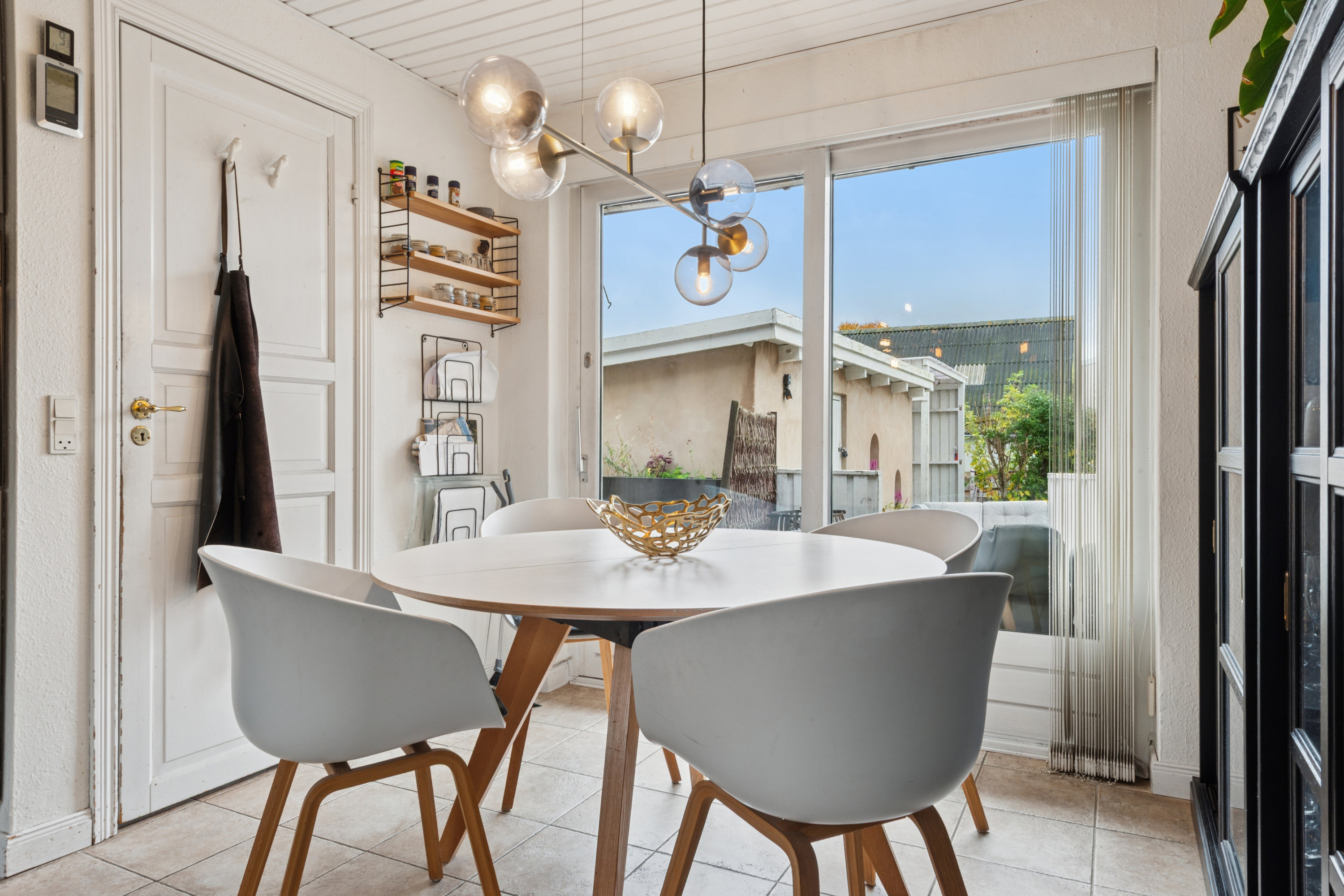 Fremhævet køkken billede i fuldskærmstilstand. Billede af Karlslunde Landevej 17, 2690 Karlslunde