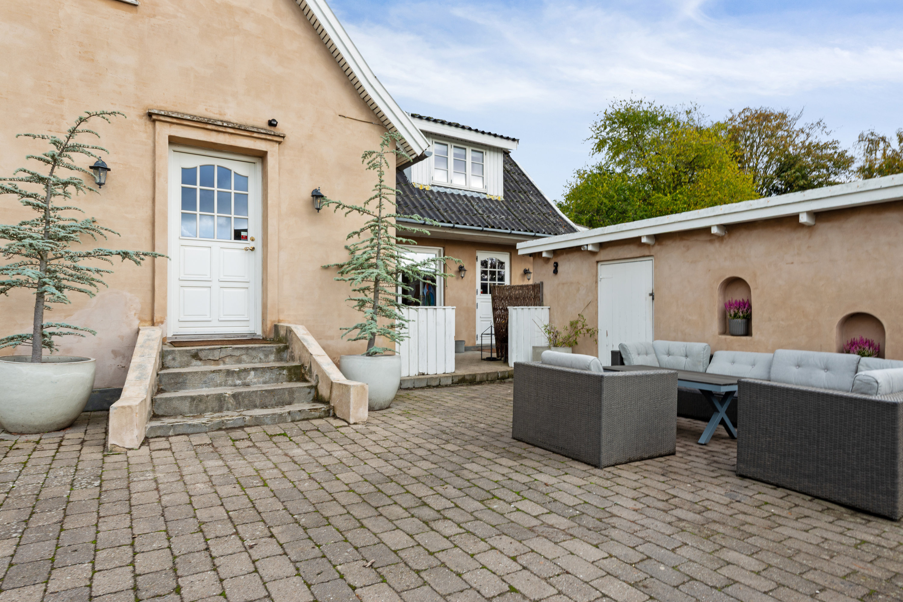 Fremhævet ejendommen billede i fuldskærmstilstand. Billede af Karlslunde Landevej 17, 2690 Karlslunde