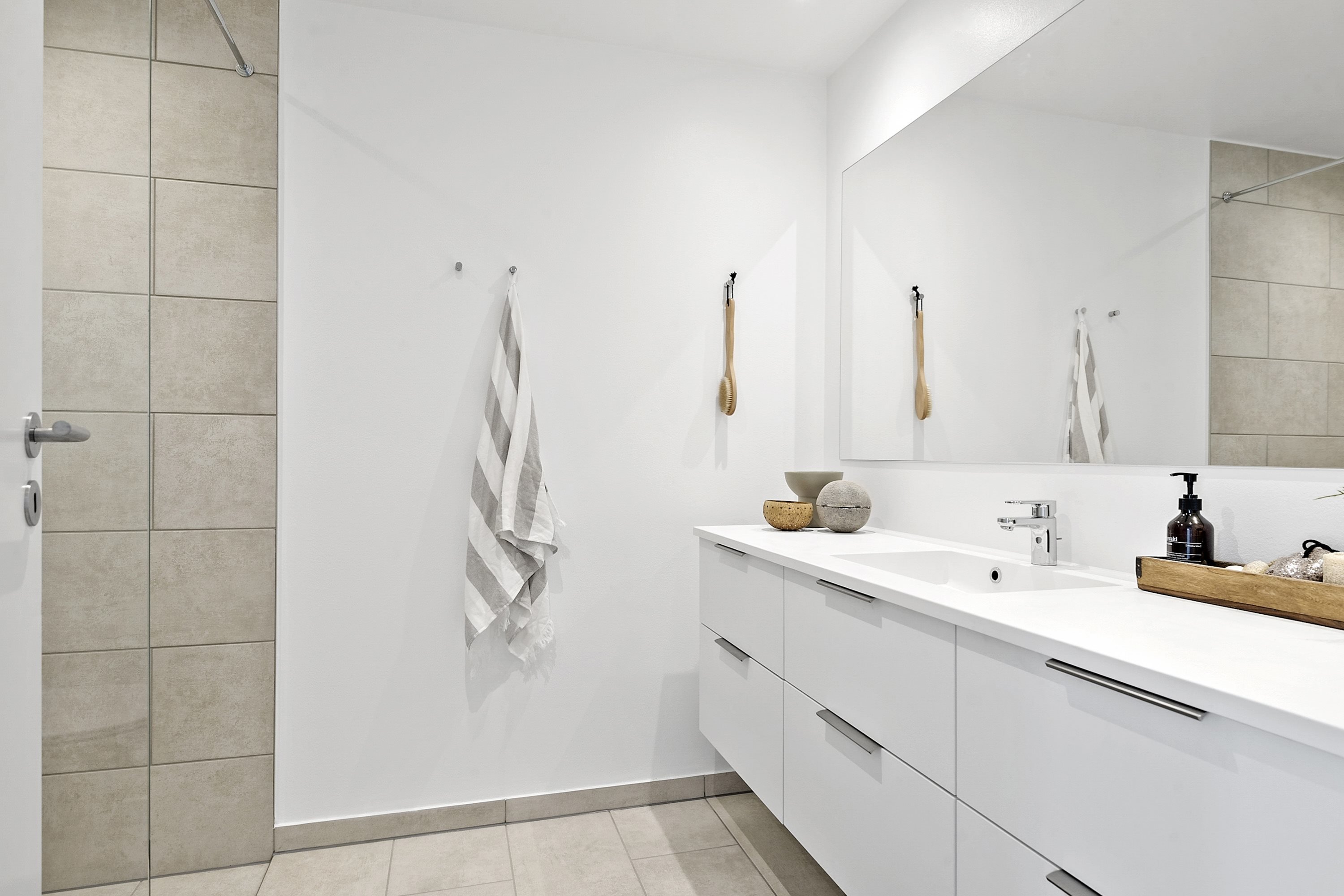 Fremhævet  billede i fuldskærmstilstand. Billede af Færgebyen 38, 1. 3., Hou, 8300 Odder