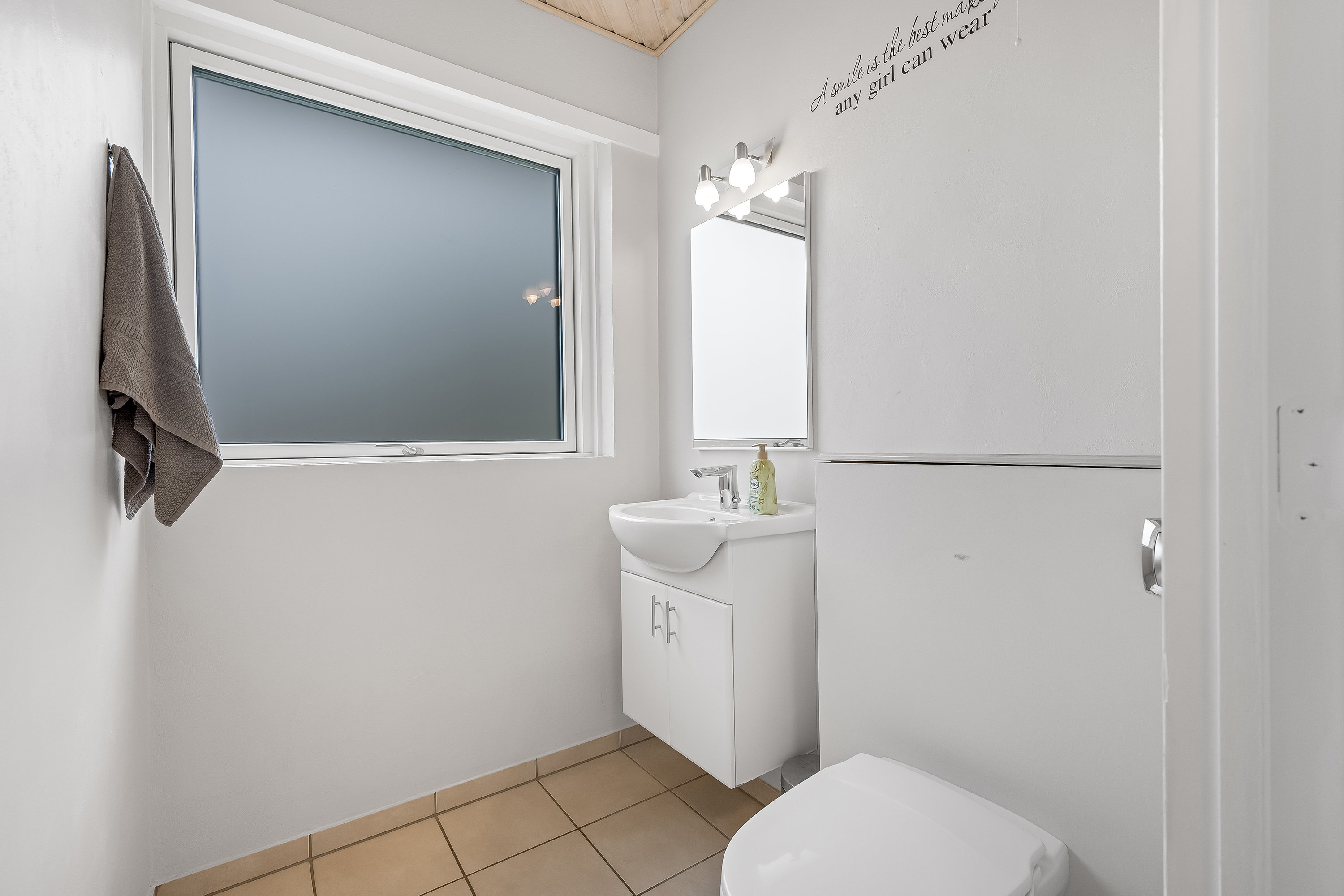 Fremhævet toilet billede i fuldskærmstilstand. Billede af Søndervej 3, Abild, 6270 Tønder