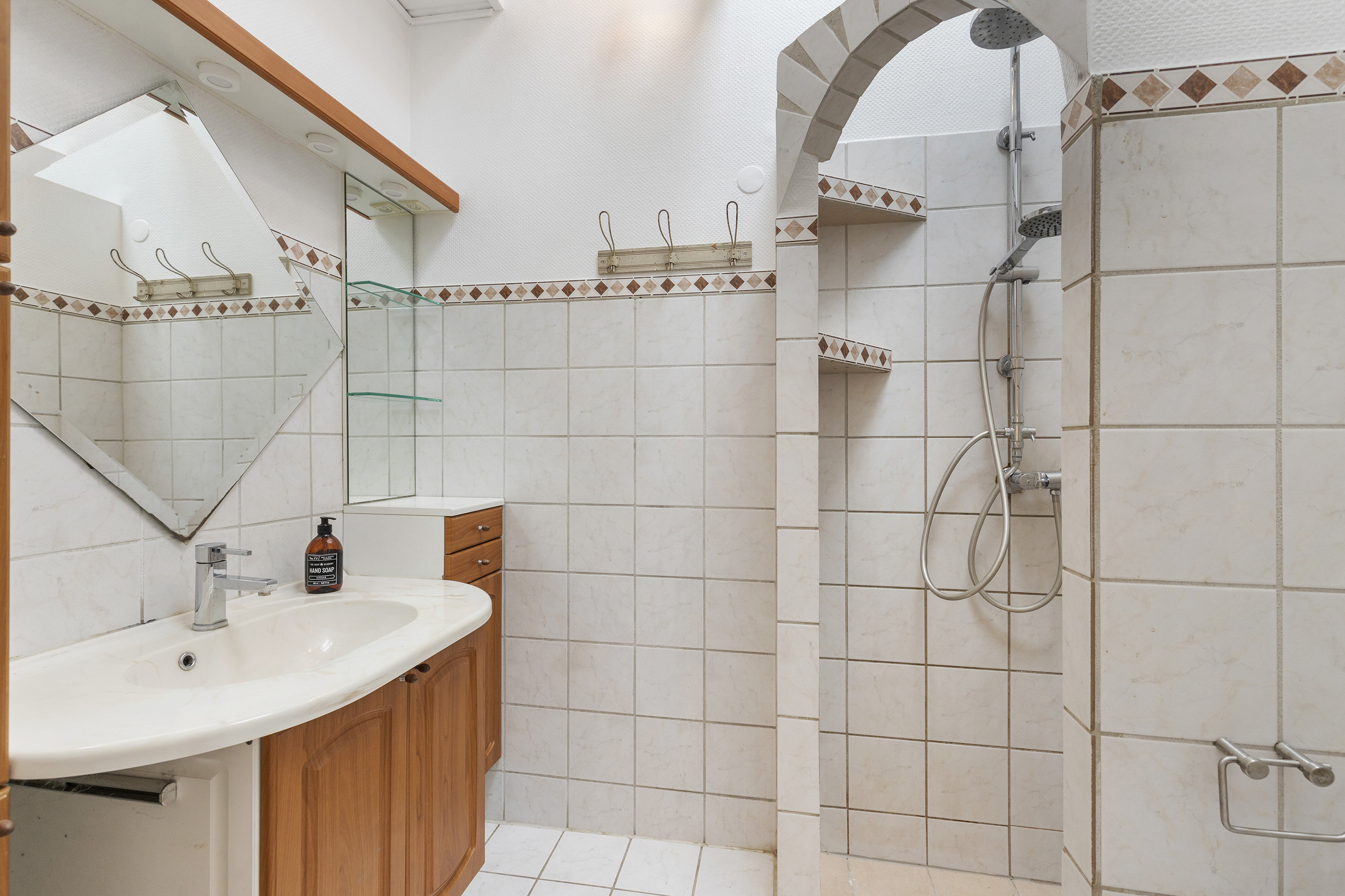 Fremhævet badeværelse billede i fuldskærmstilstand. Billede af Vintervænget 8, 9700 Brønderslev