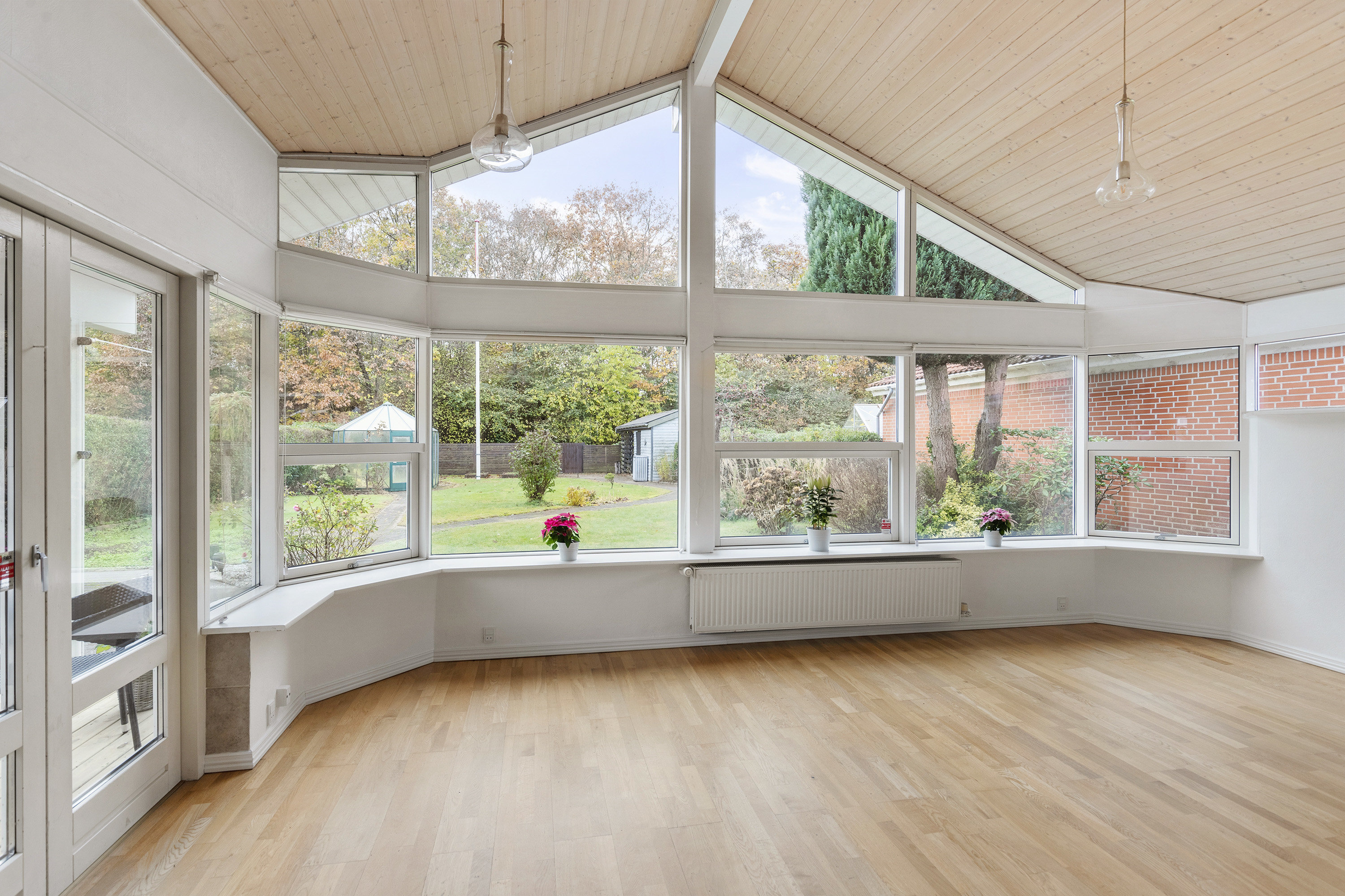 Fremhævet stue billede i fuldskærmstilstand. Billede af Vintervænget 8, 9700 Brønderslev