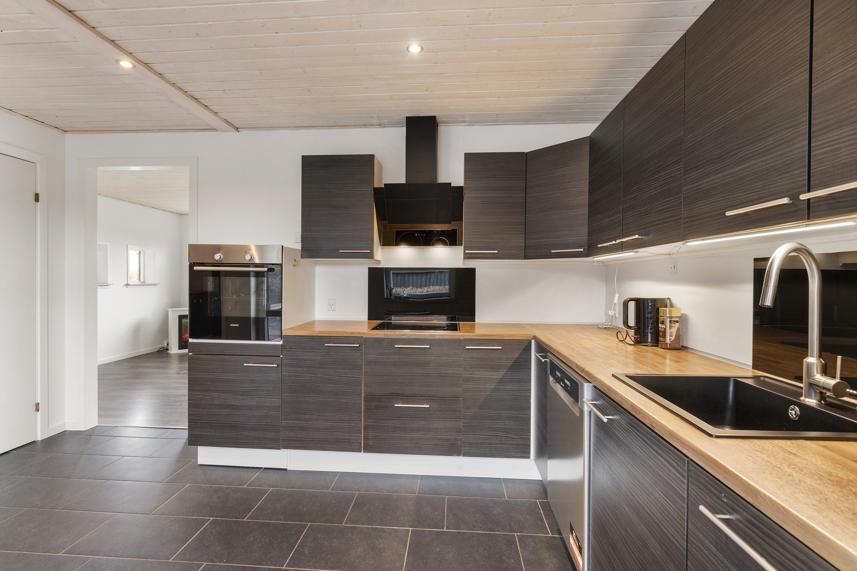 Miniaturebillede 2: køkken. Billede af Otto Mallings Kvarter 25, 9700 Brønderslev