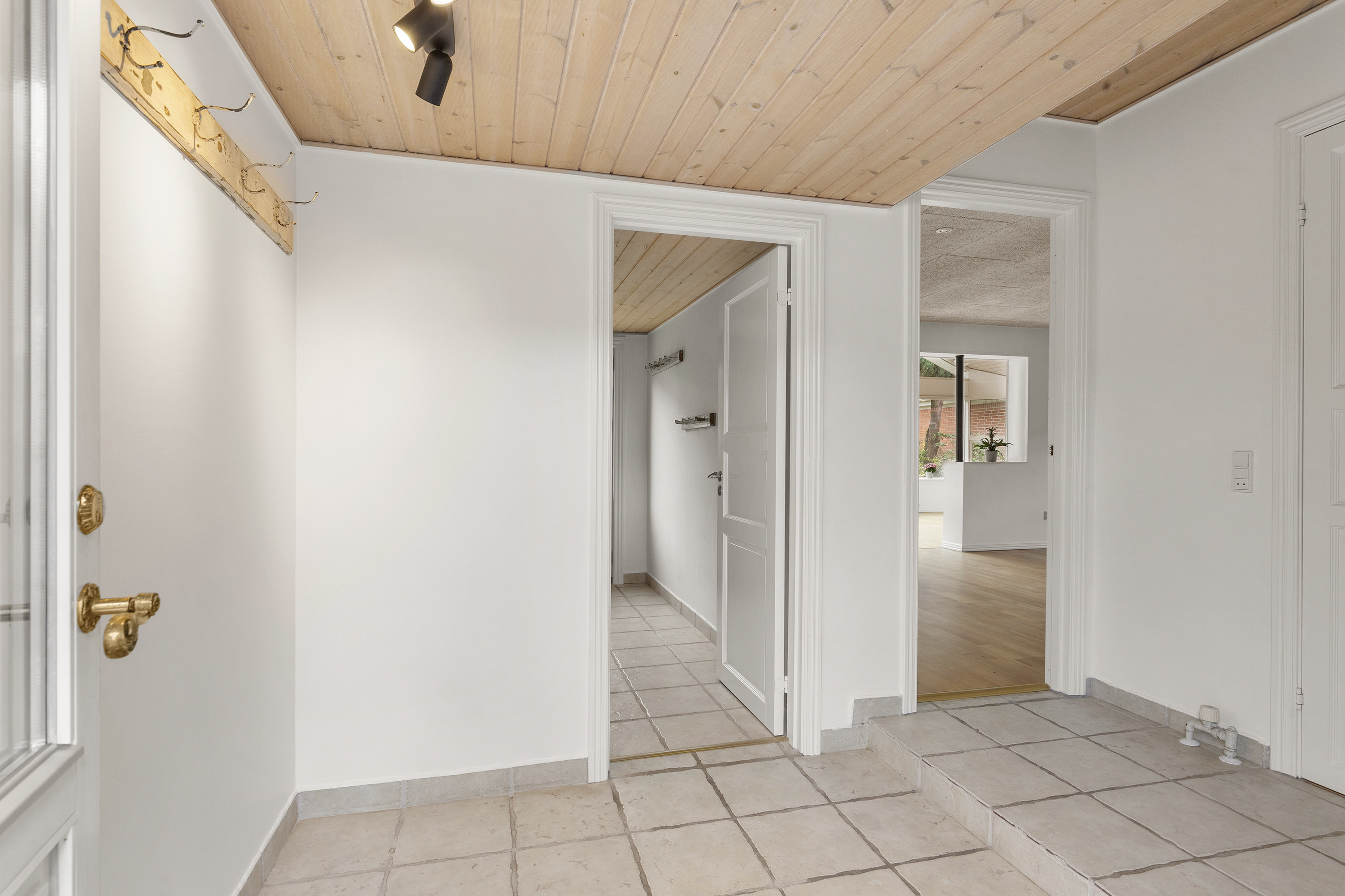 Fremhævet entré billede i fuldskærmstilstand. Billede af Vintervænget 8, 9700 Brønderslev