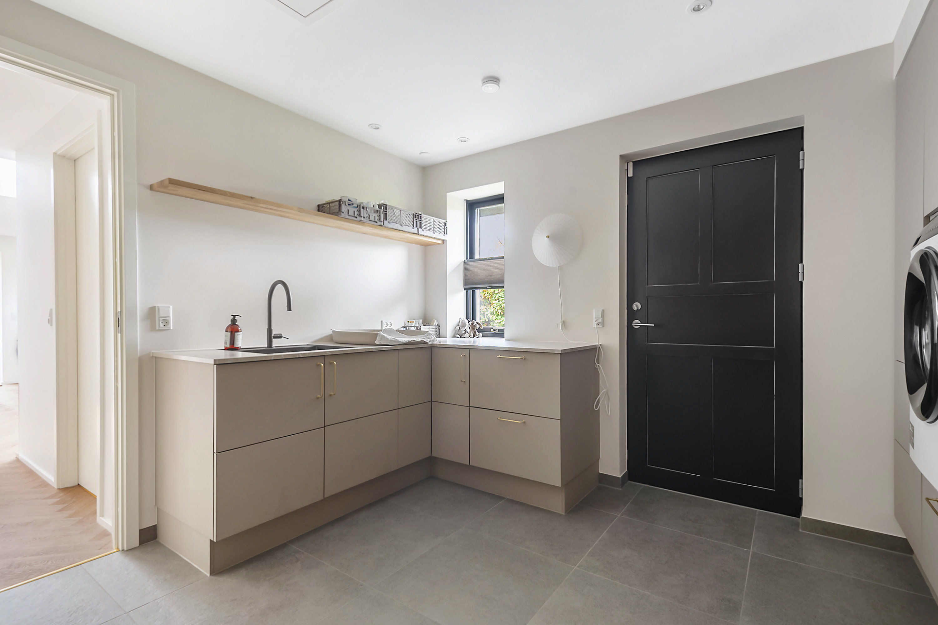 Fremhævet køkken billede i fuldskærmstilstand. Billede af Rosenvænget 45, 6800 Varde