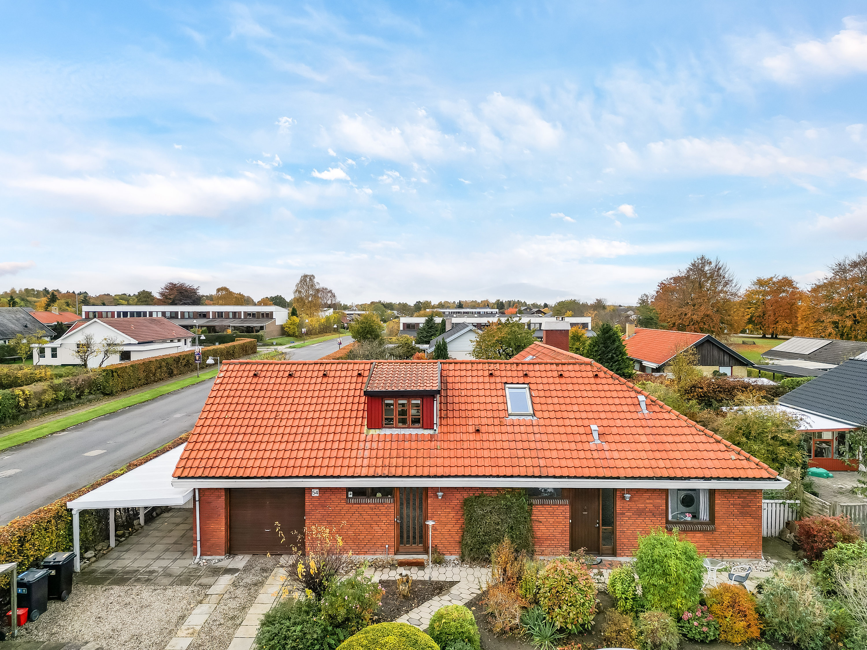 Fremhævet facade billede i fuldskærmstilstand. Billede af Ålholmparken 54, 3400 Hillerød