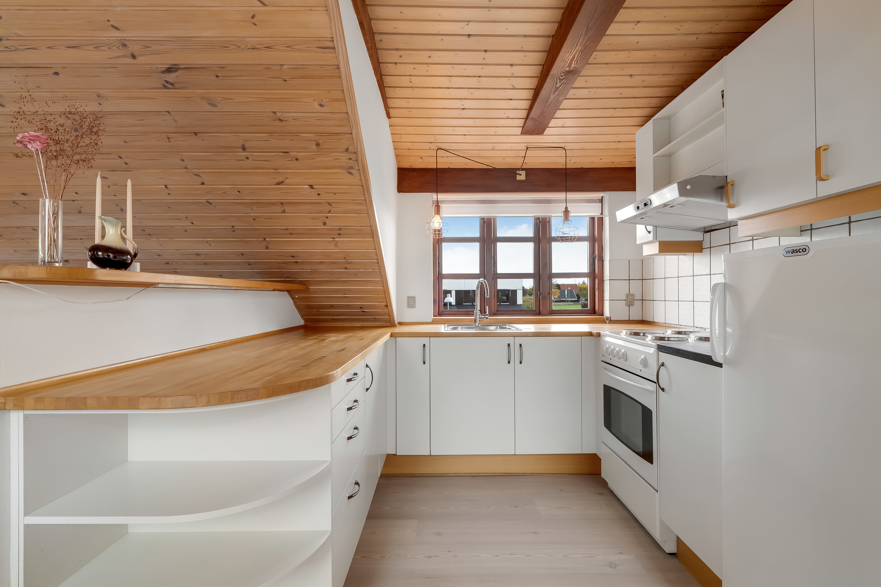 Fremhævet køkken billede i fuldskærmstilstand. Billede af Ålholmparken 54, 3400 Hillerød