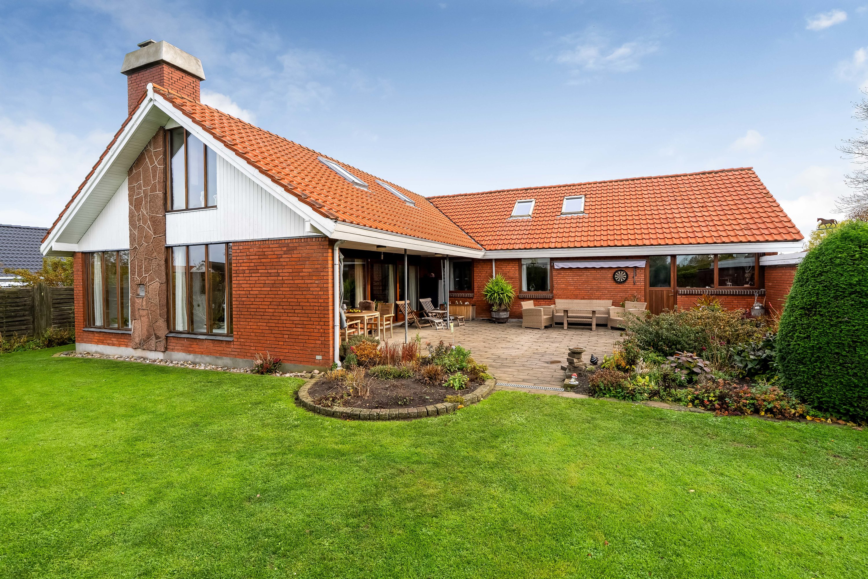 Miniaturebillede 1: facade. Billede af Ålholmparken 54, 3400 Hillerød