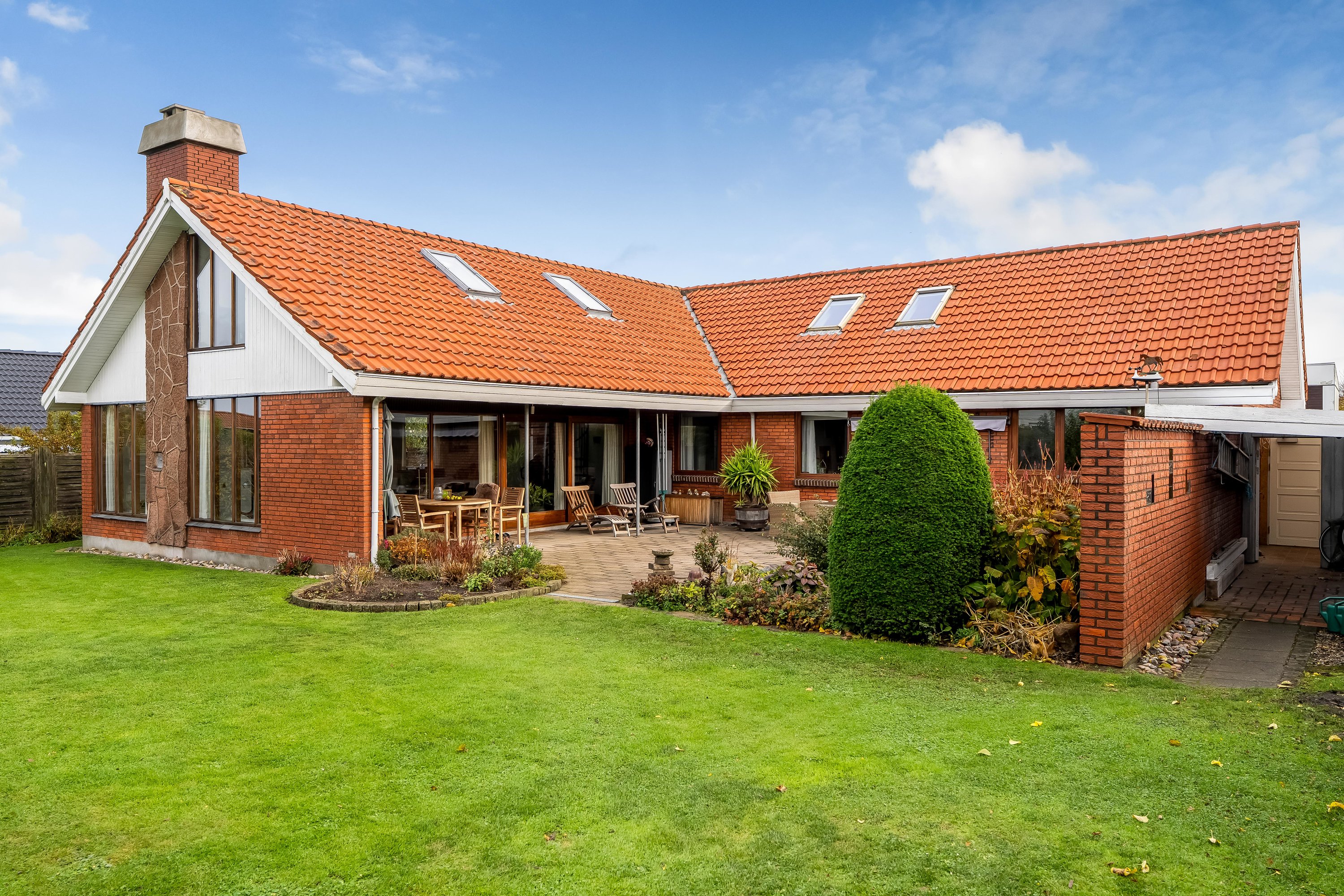 Fremhævet facade billede i fuldskærmstilstand. Billede af Ålholmparken 54, 3400 Hillerød