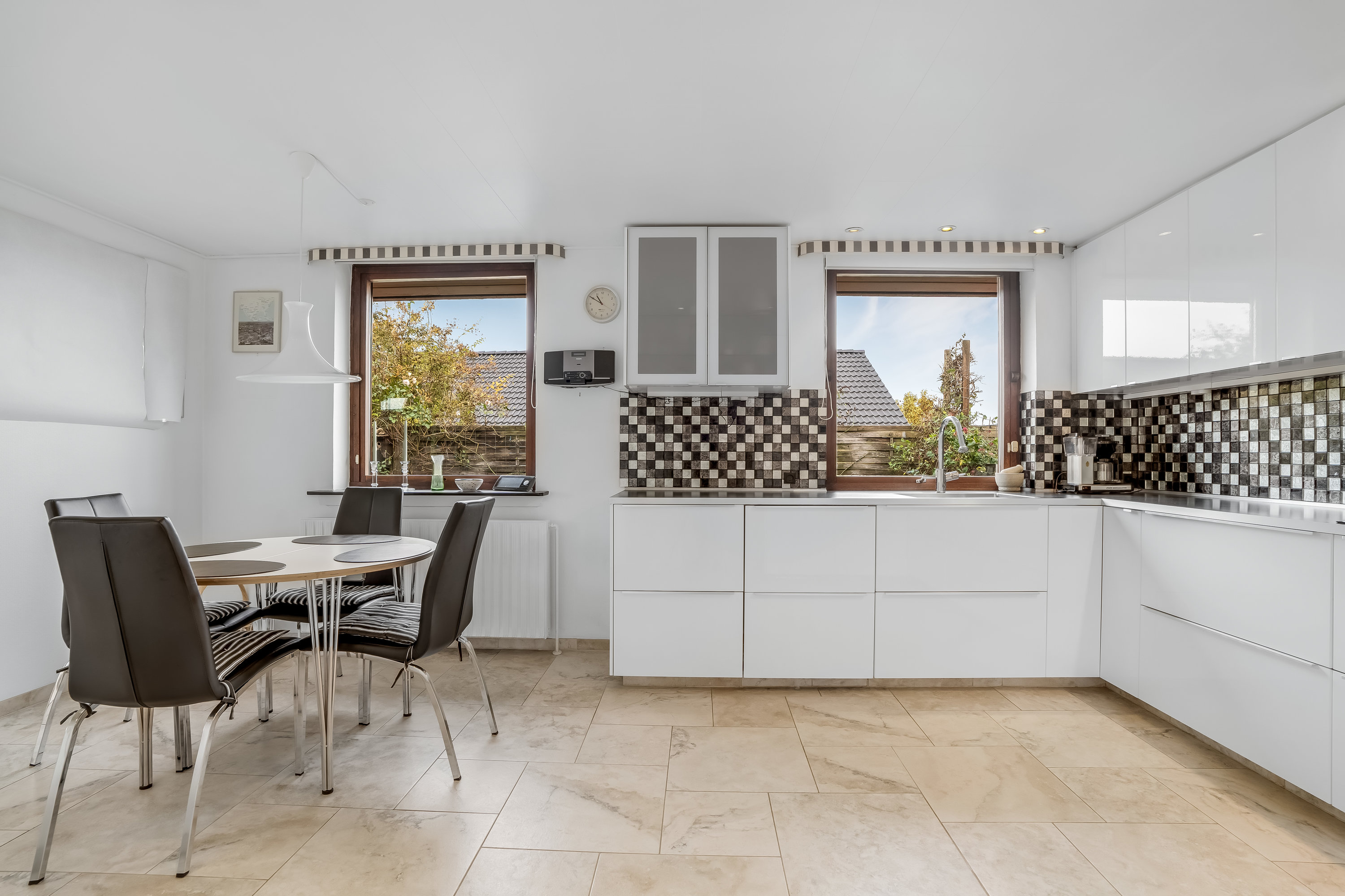 Fremhævet køkken billede i fuldskærmstilstand. Billede af Ålholmparken 54, 3400 Hillerød