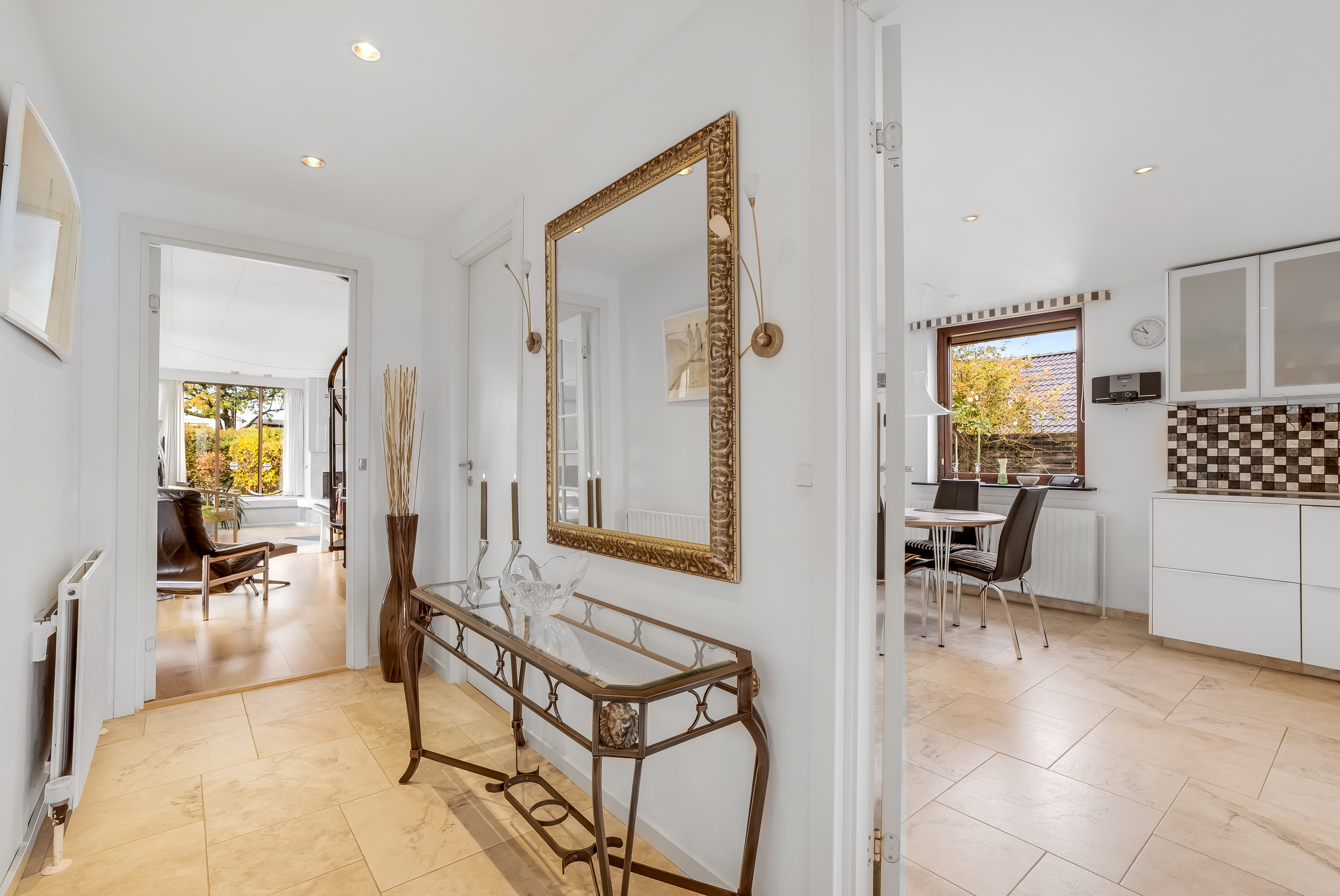 Fremhævet gang billede i fuldskærmstilstand. Billede af Ålholmparken 54, 3400 Hillerød