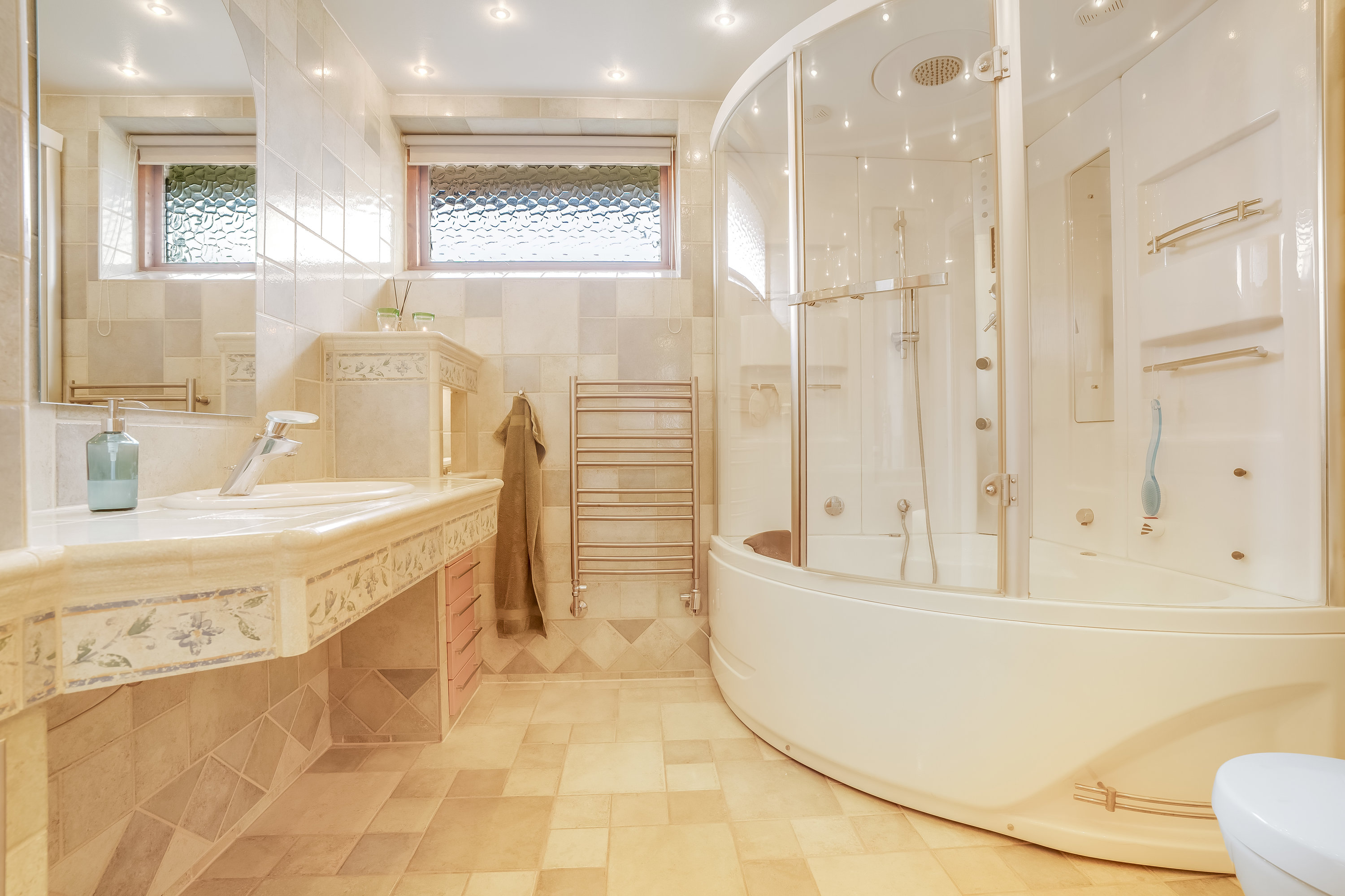 Fremhævet badeværelse billede i fuldskærmstilstand. Billede af Ålholmparken 54, 3400 Hillerød