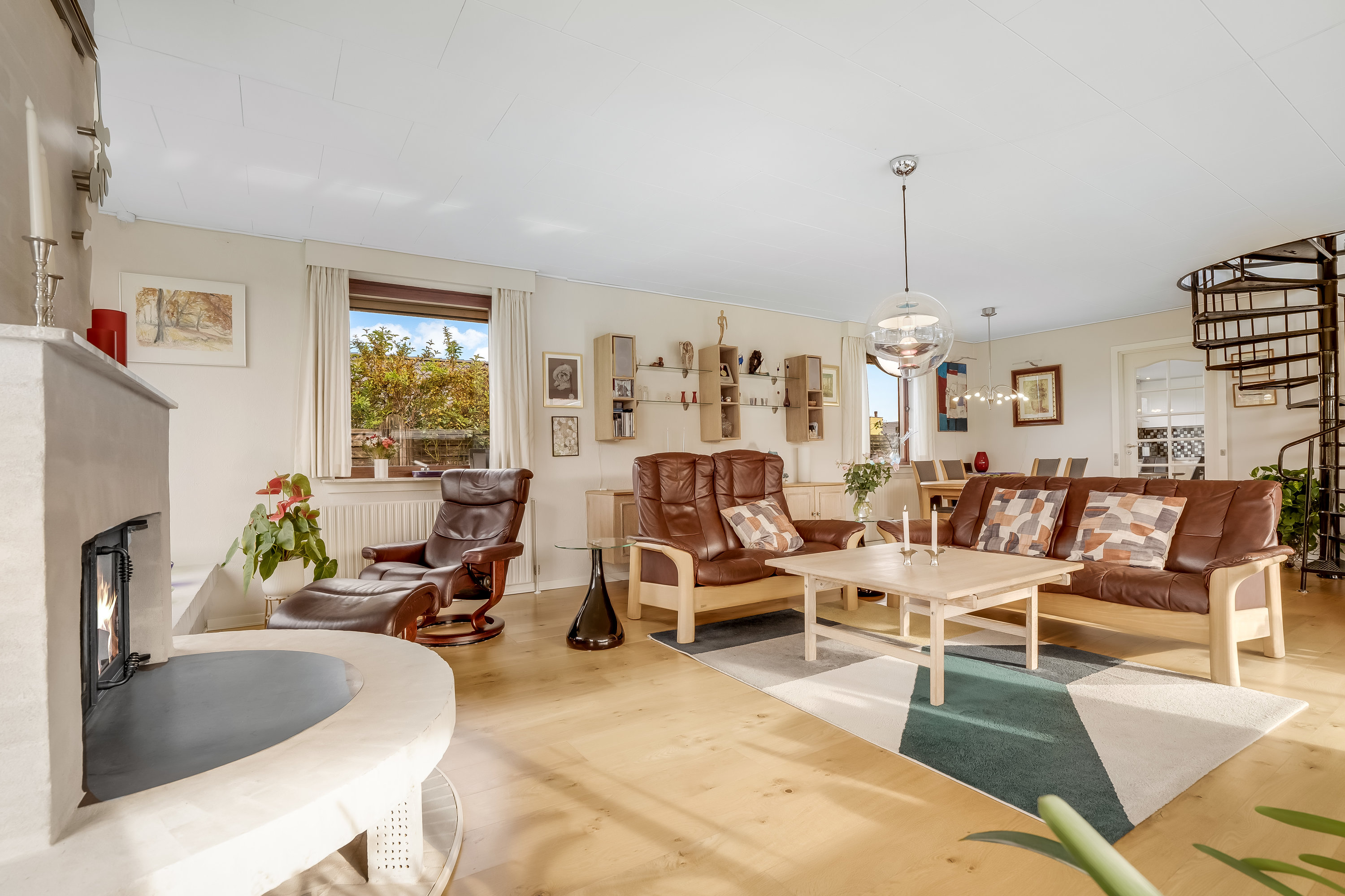 Fremhævet stue billede i fuldskærmstilstand. Billede af Ålholmparken 54, 3400 Hillerød