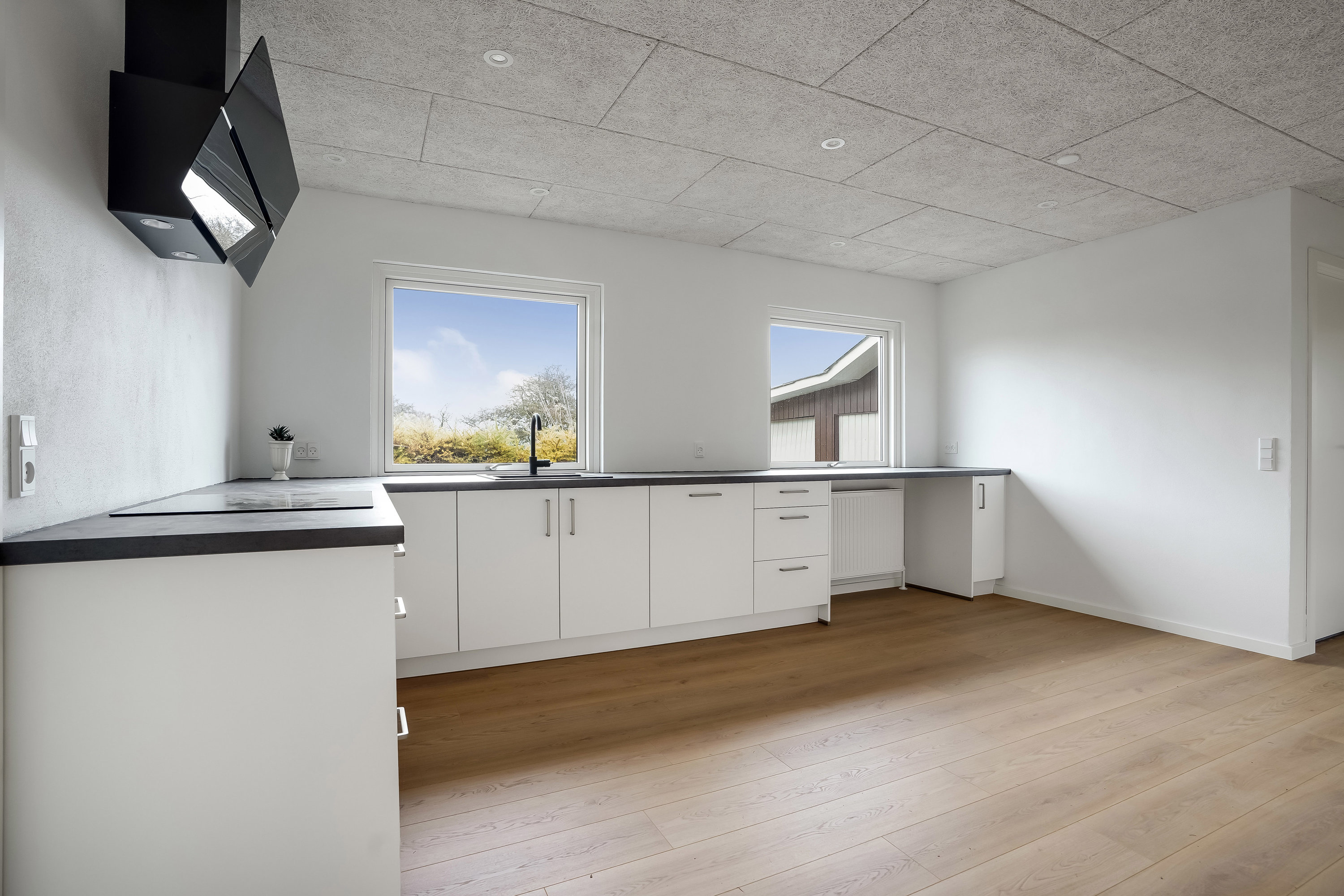 Fremhævet køkken billede i fuldskærmstilstand. Billede af Gammelgårdsvej 3, 7321 Gadbjerg