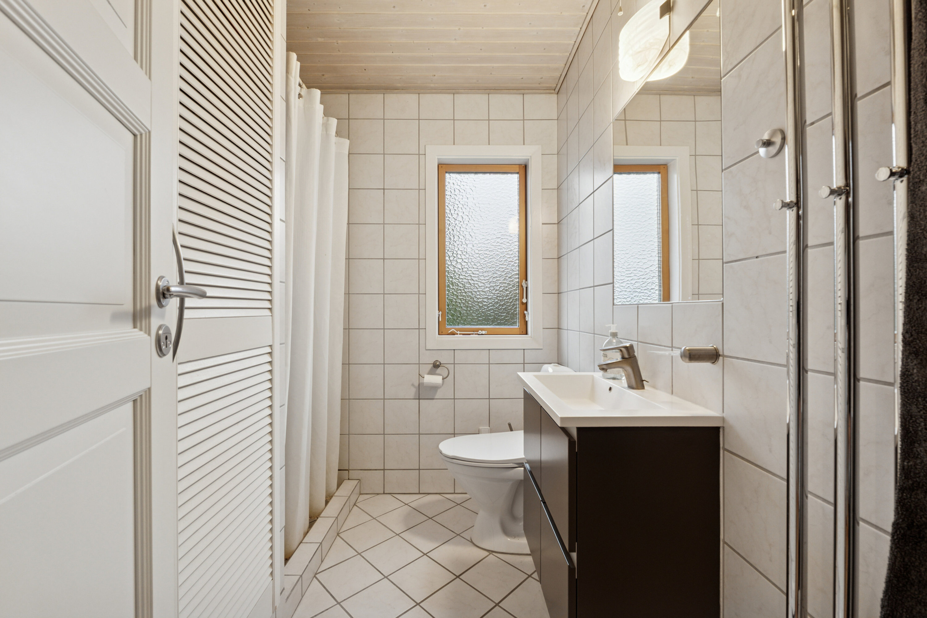 Fremhævet badeværelse billede i fuldskærmstilstand. Billede af Askevænget 15, 5800 Nyborg