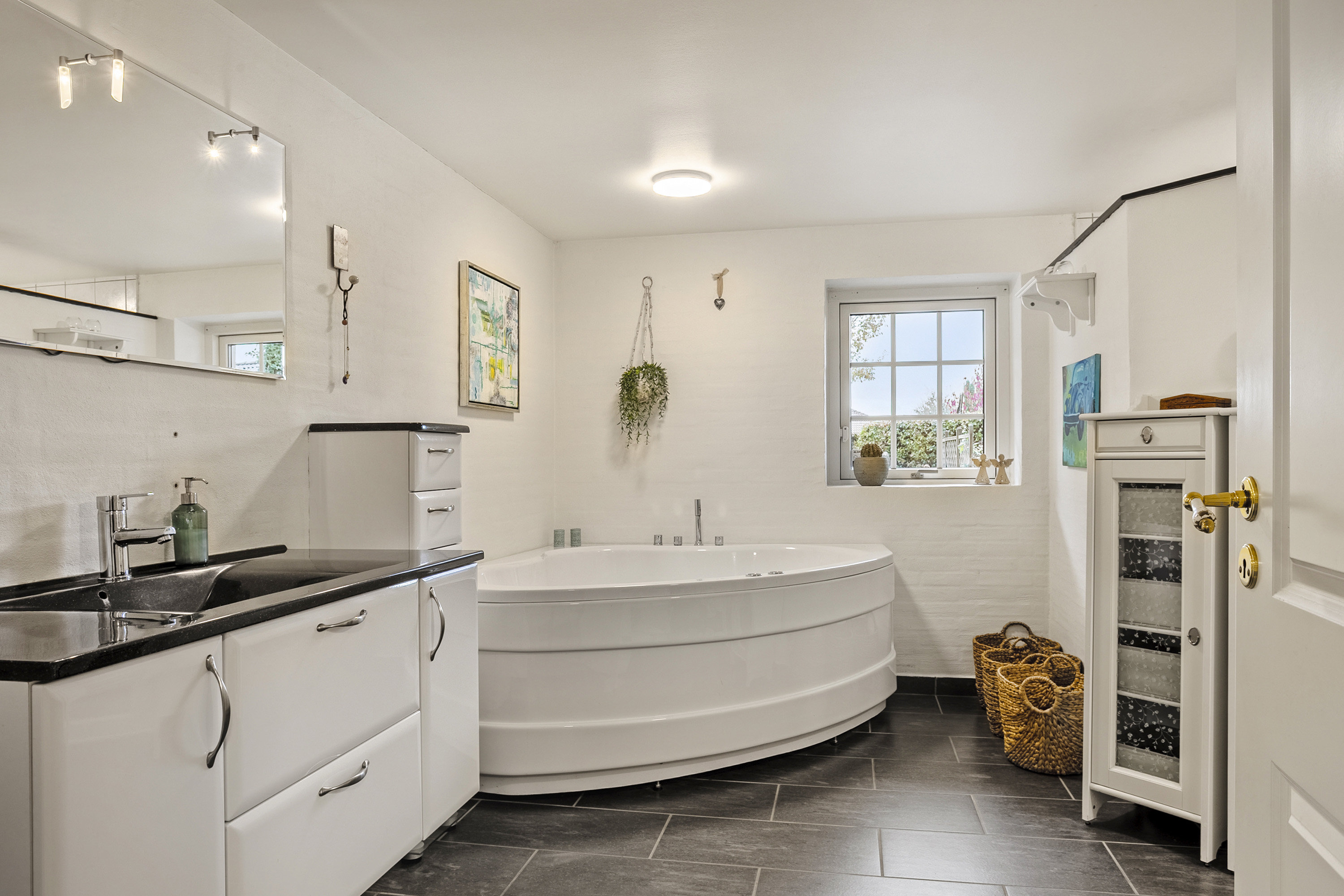 Fremhævet badeværelse billede i fuldskærmstilstand. Billede af Vesterled 140, 6650 Brørup