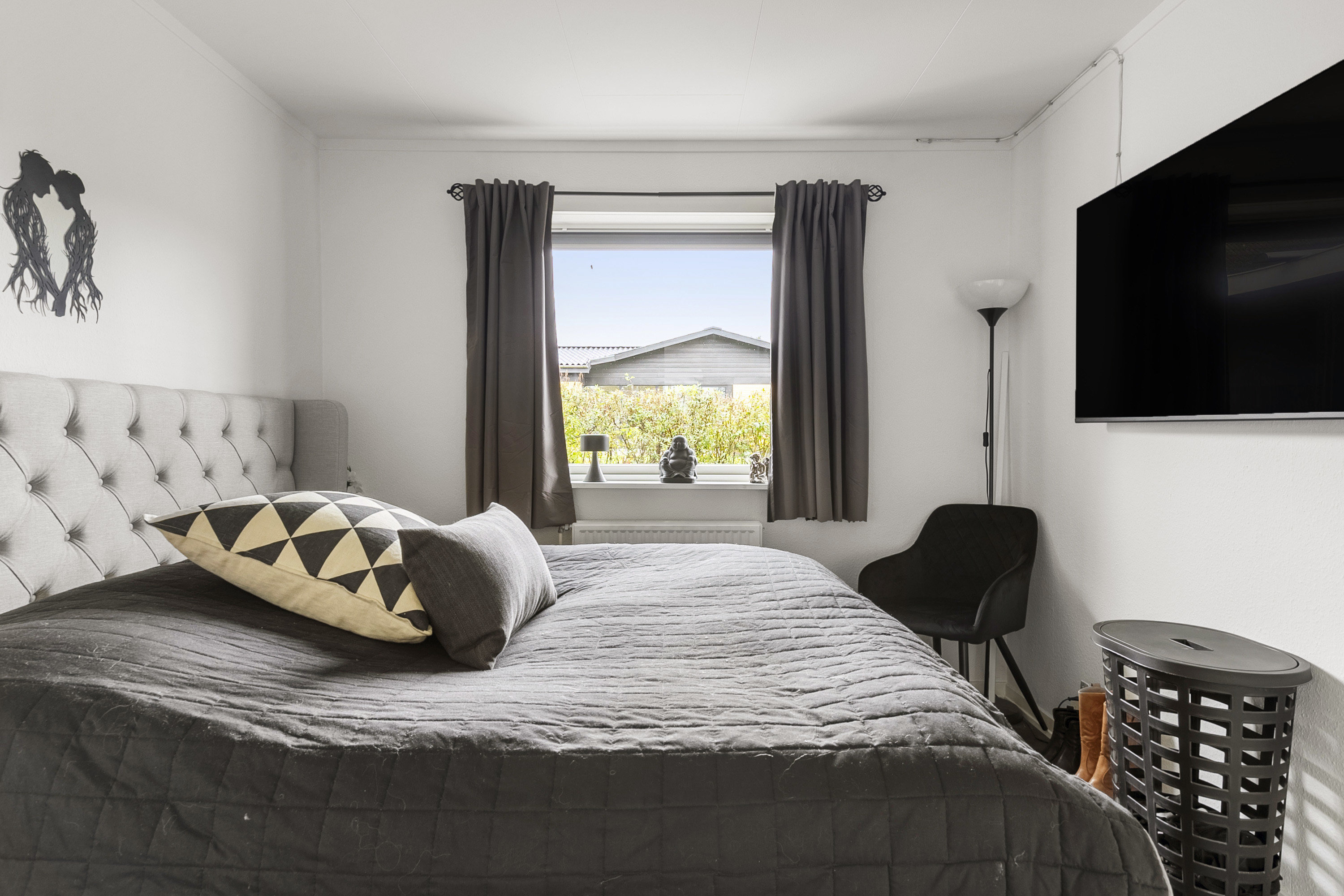 Fremhævet soveværelse billede i fuldskærmstilstand. Billede af Hybenvænget 37, 8362 Hørning