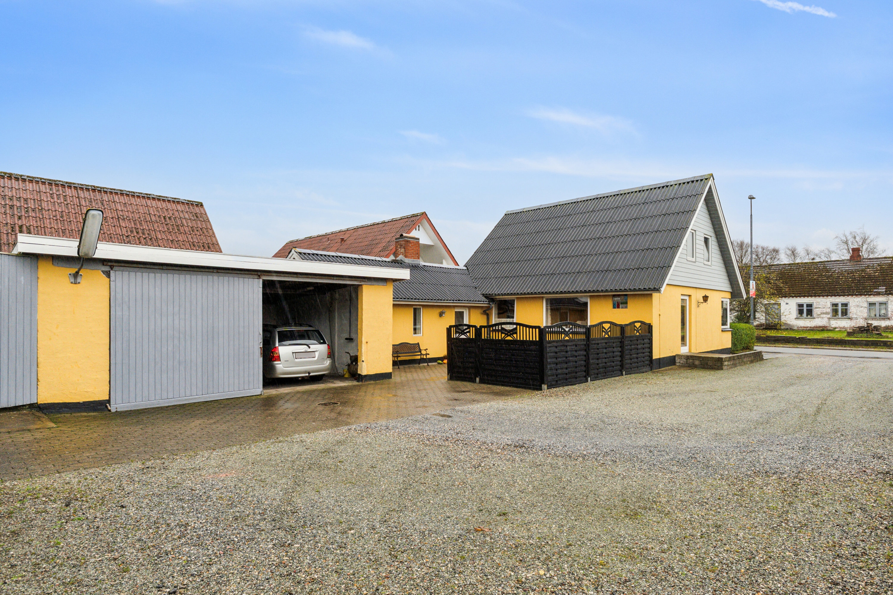 Fremhævet gårdsplads billede i fuldskærmstilstand. Billede af Astrupvej 722, Astrup, 9800 Hjørring