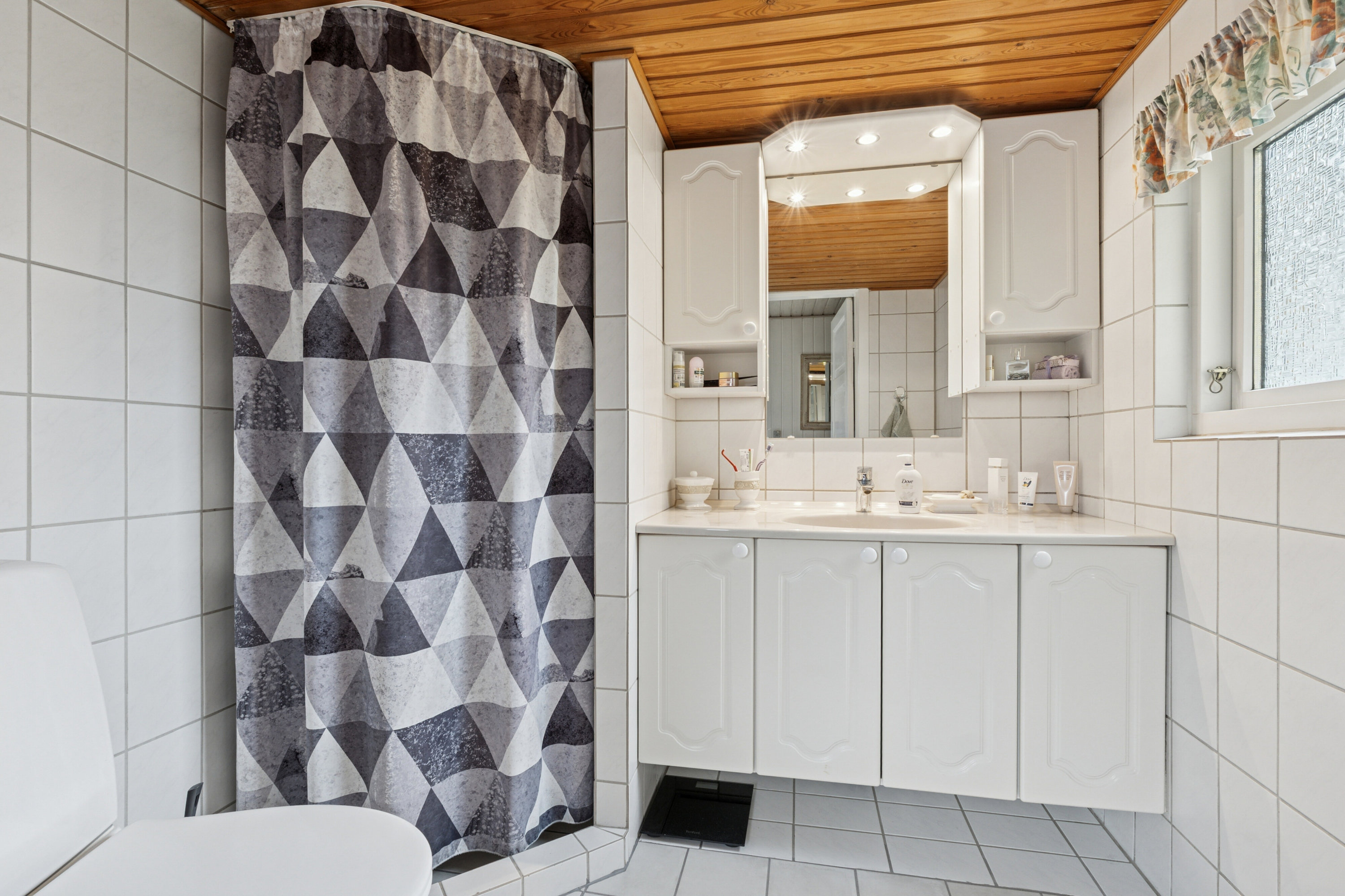 Fremhævet badeværelse billede i fuldskærmstilstand. Billede af Astrupvej 722, Astrup, 9800 Hjørring