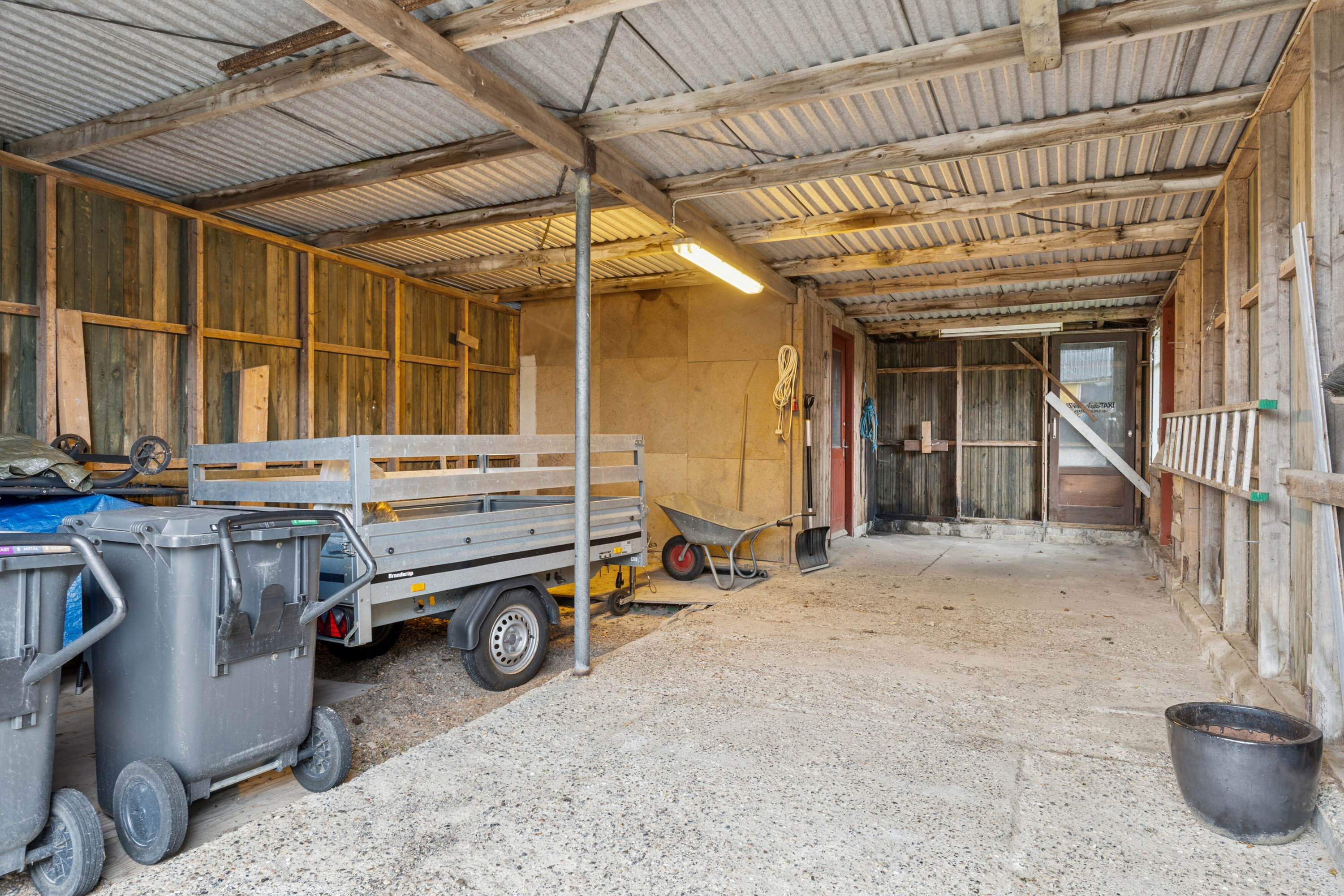 Fremhævet garage billede i fuldskærmstilstand. Billede af Astrupvej 722, Astrup, 9800 Hjørring