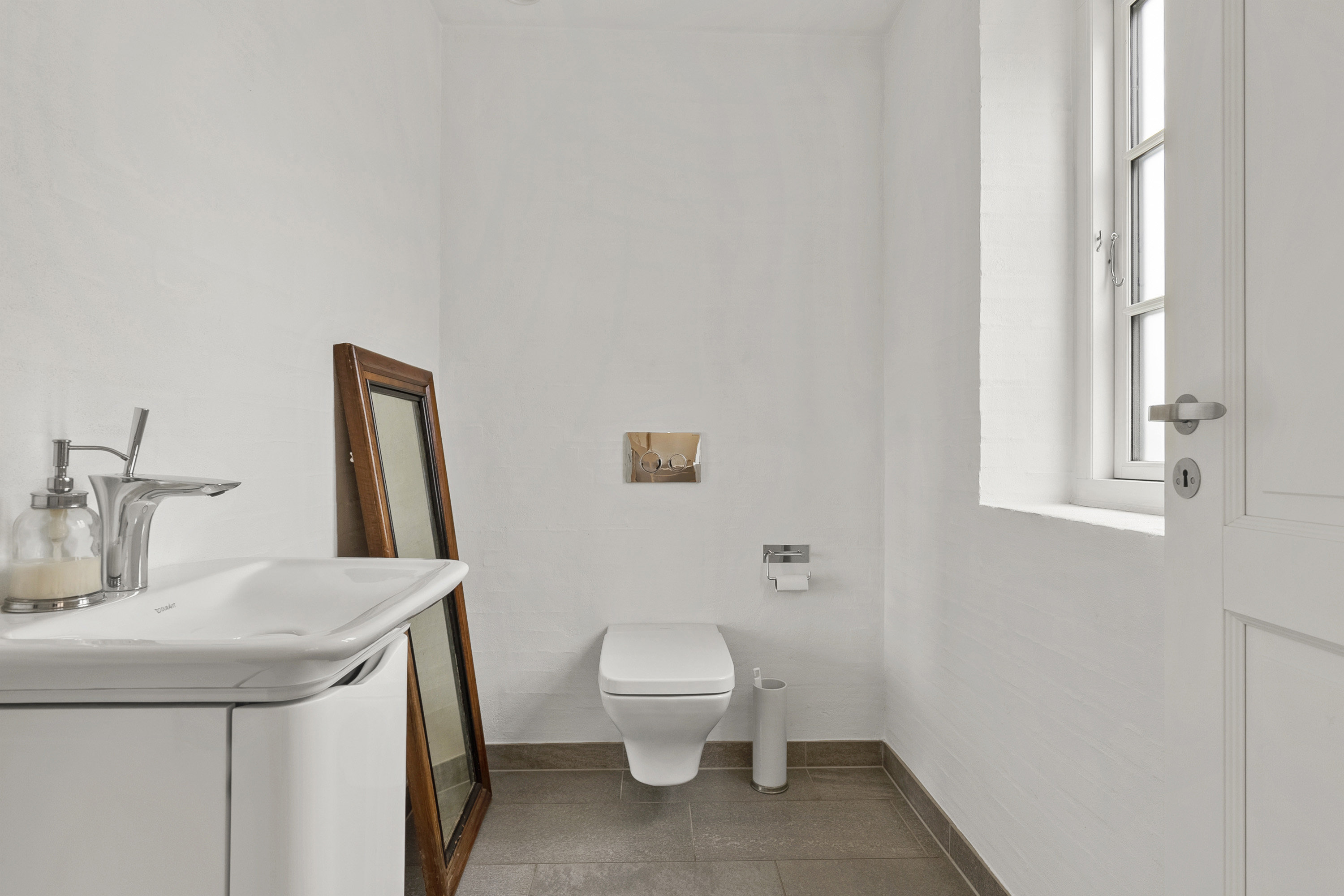 Fremhævet toilet billede i fuldskærmstilstand. Billede af Søvangsvej 13, 8355 Solbjerg