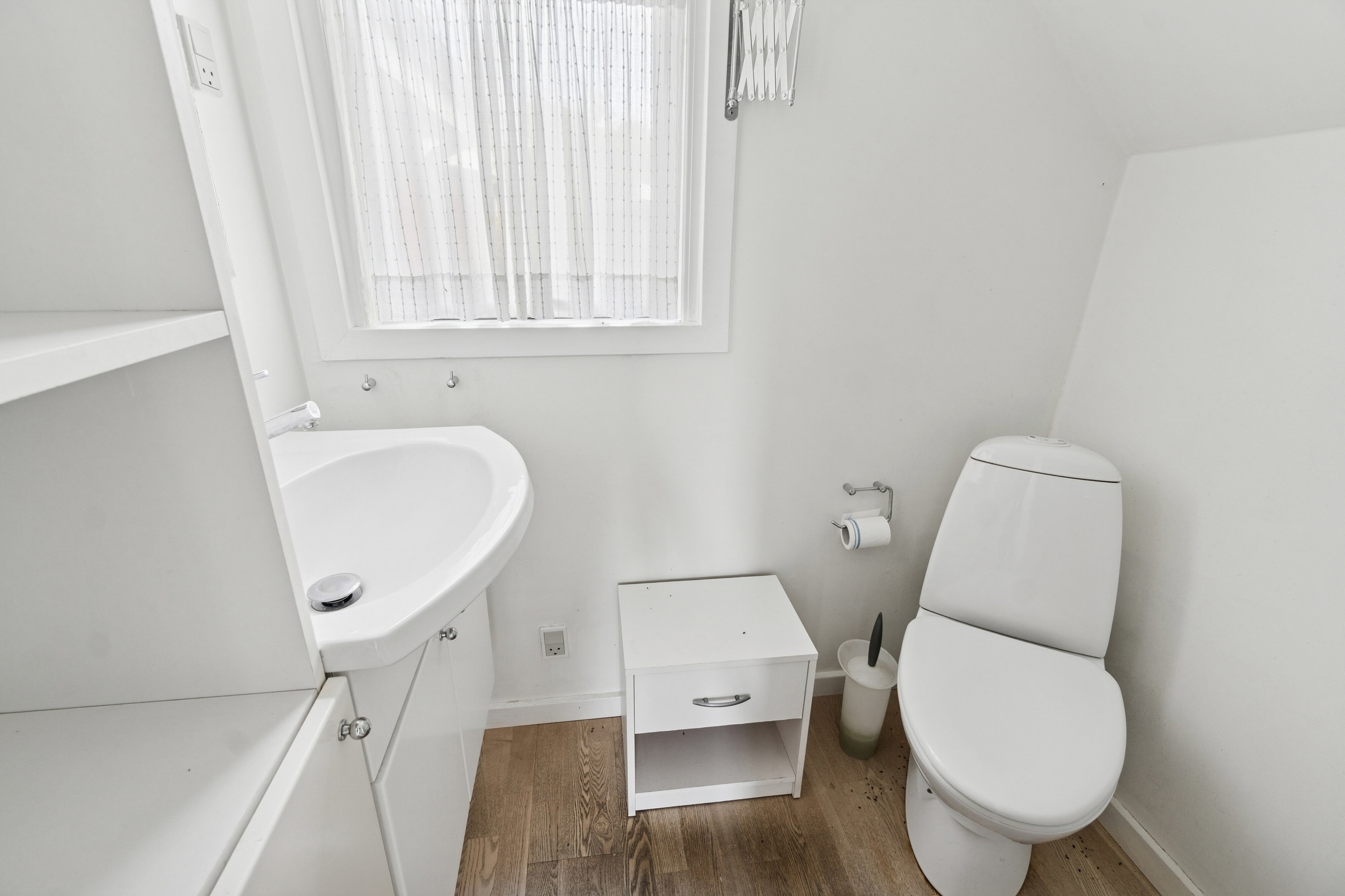 Fremhævet badeværelse billede i fuldskærmstilstand. Billede af Kollevej 4, Veddinge Bk, 4540 Fårevejle