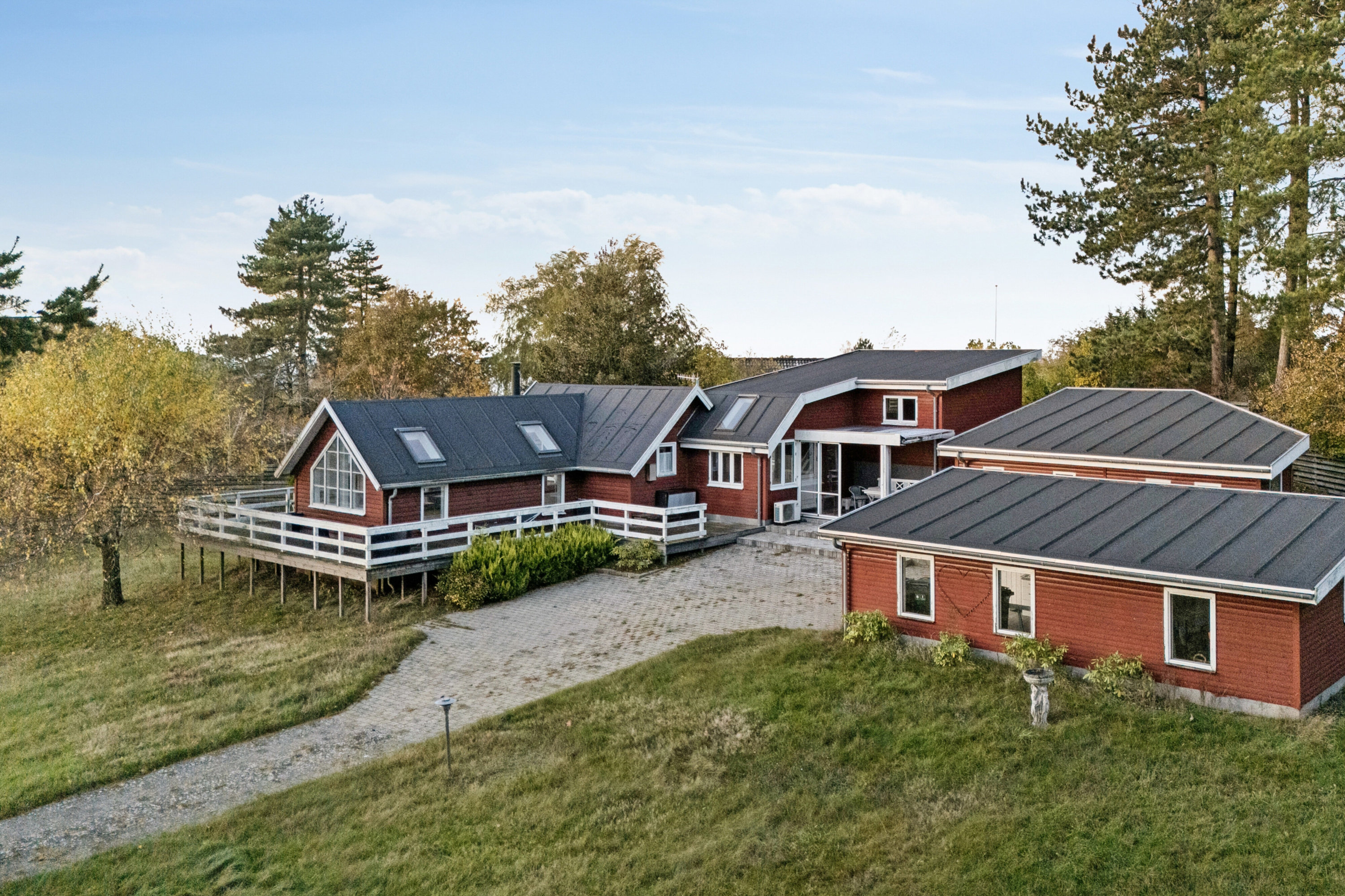 Fremhævet set fra haven billede i fuldskærmstilstand. Billede af Kollevej 4, Veddinge Bk, 4540 Fårevejle