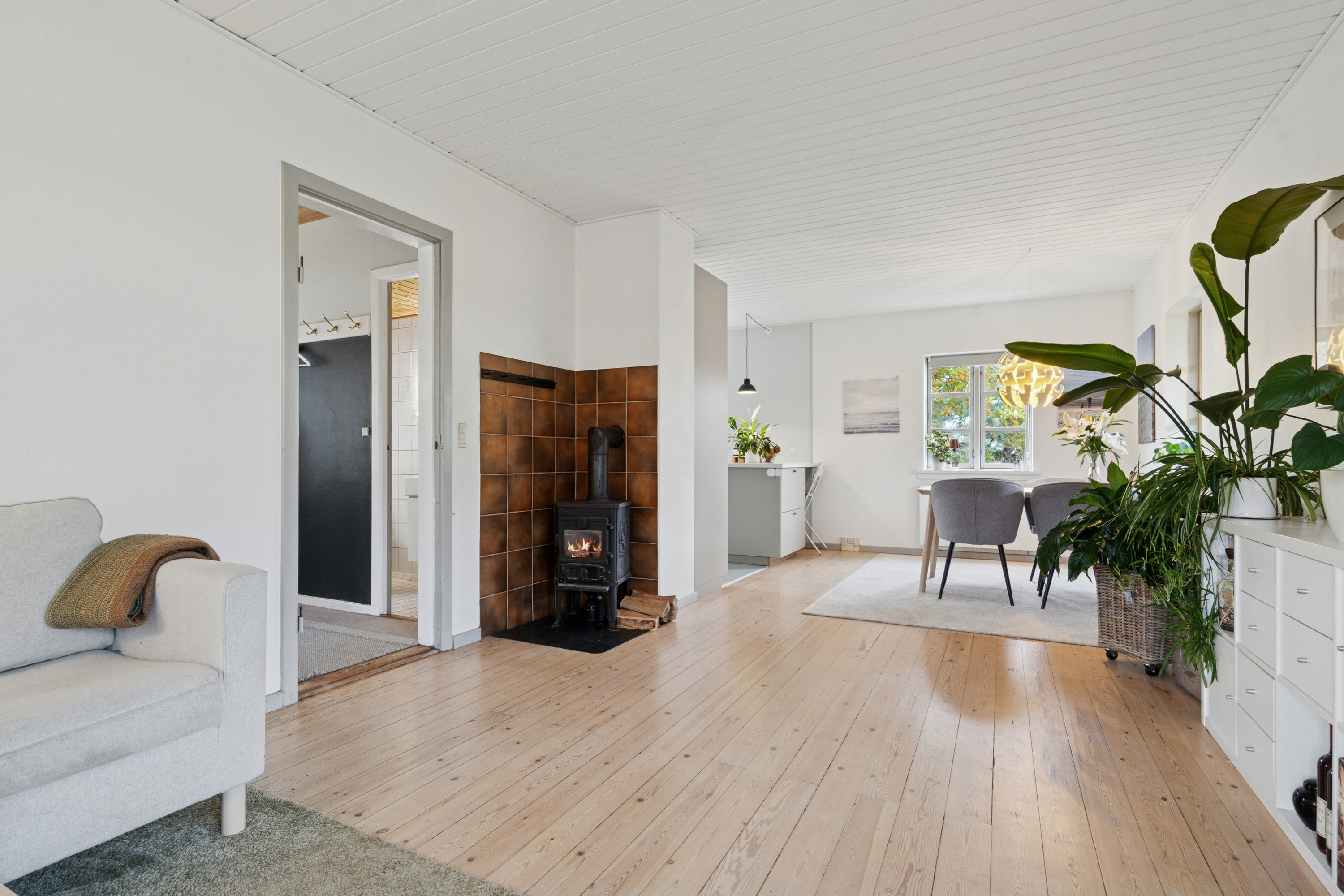 Fremhævet stue billede i fuldskærmstilstand. Billede af Bødkergårdsvej 19, 3300 Frederiksværk