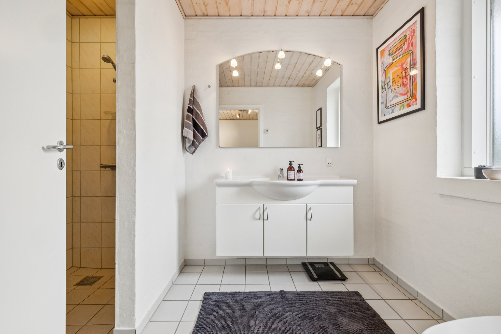 Fremhævet badeværelse billede i fuldskærmstilstand. Billede af Lunden 5A, Haslund, 8940 Randers SV