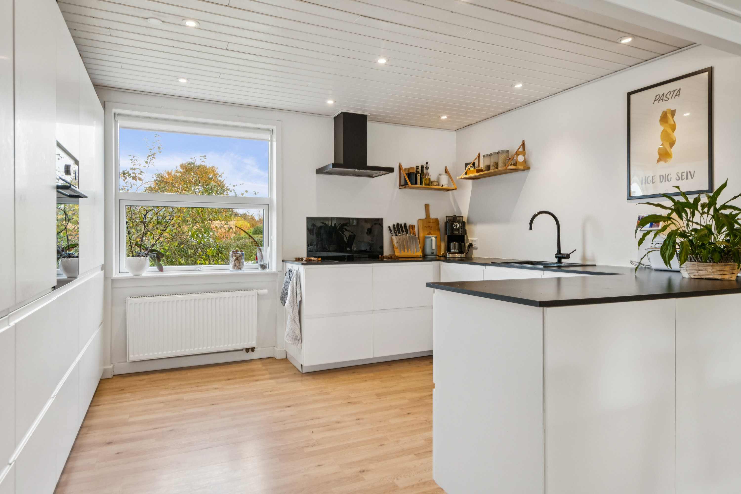 Miniaturebillede 1: køkken. Billede af Rugvangen 12, 9240 Nibe