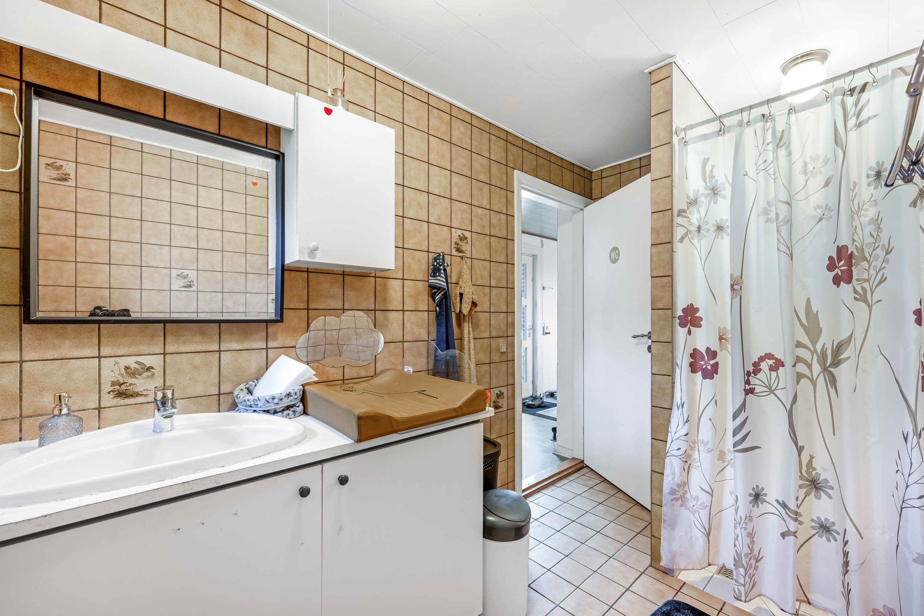 Fremhævet badeværelse billede i fuldskærmstilstand. Billede af Længstedal 10, Borris, 6900 Skjern