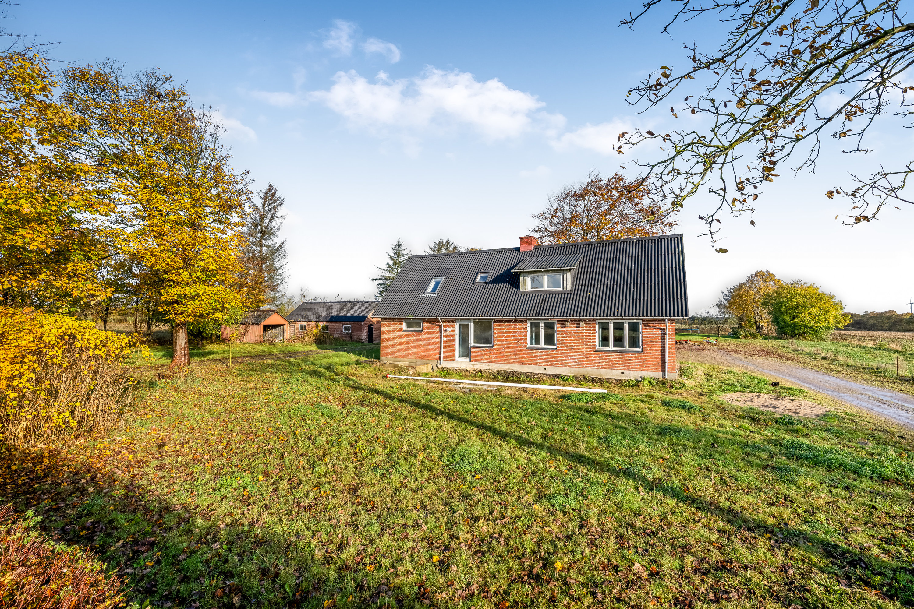 Fremhævet facade billede i fuldskærmstilstand. Billede af Længstedal 10, Borris, 6900 Skjern