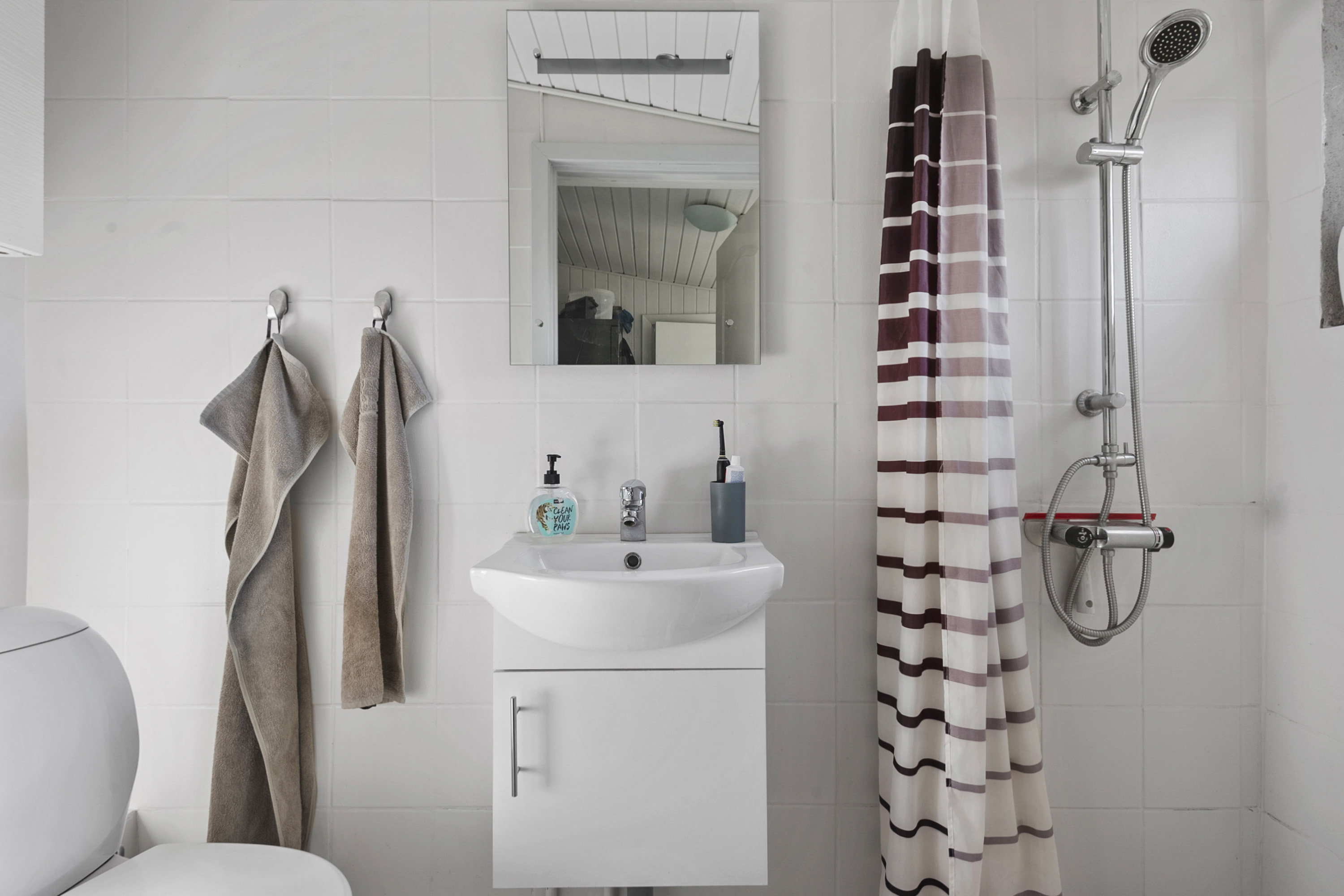 Fremhævet badeværelse billede i fuldskærmstilstand. Billede af Ingemanns Alle 56, 6700 Esbjerg