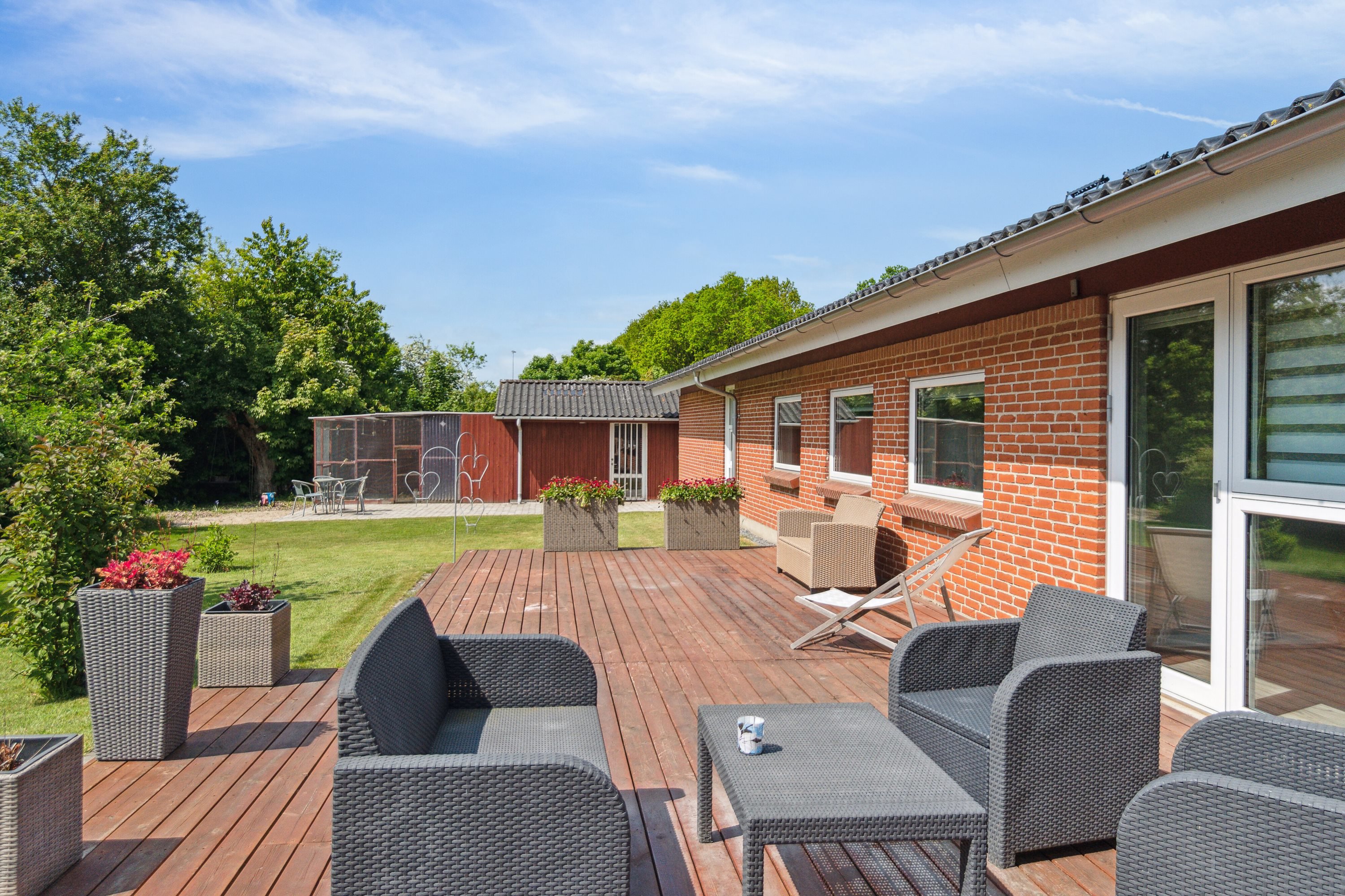 Fremhævet terrasse billede i fuldskærmstilstand. Billede af Valmuevej 6, 9500 Hobro