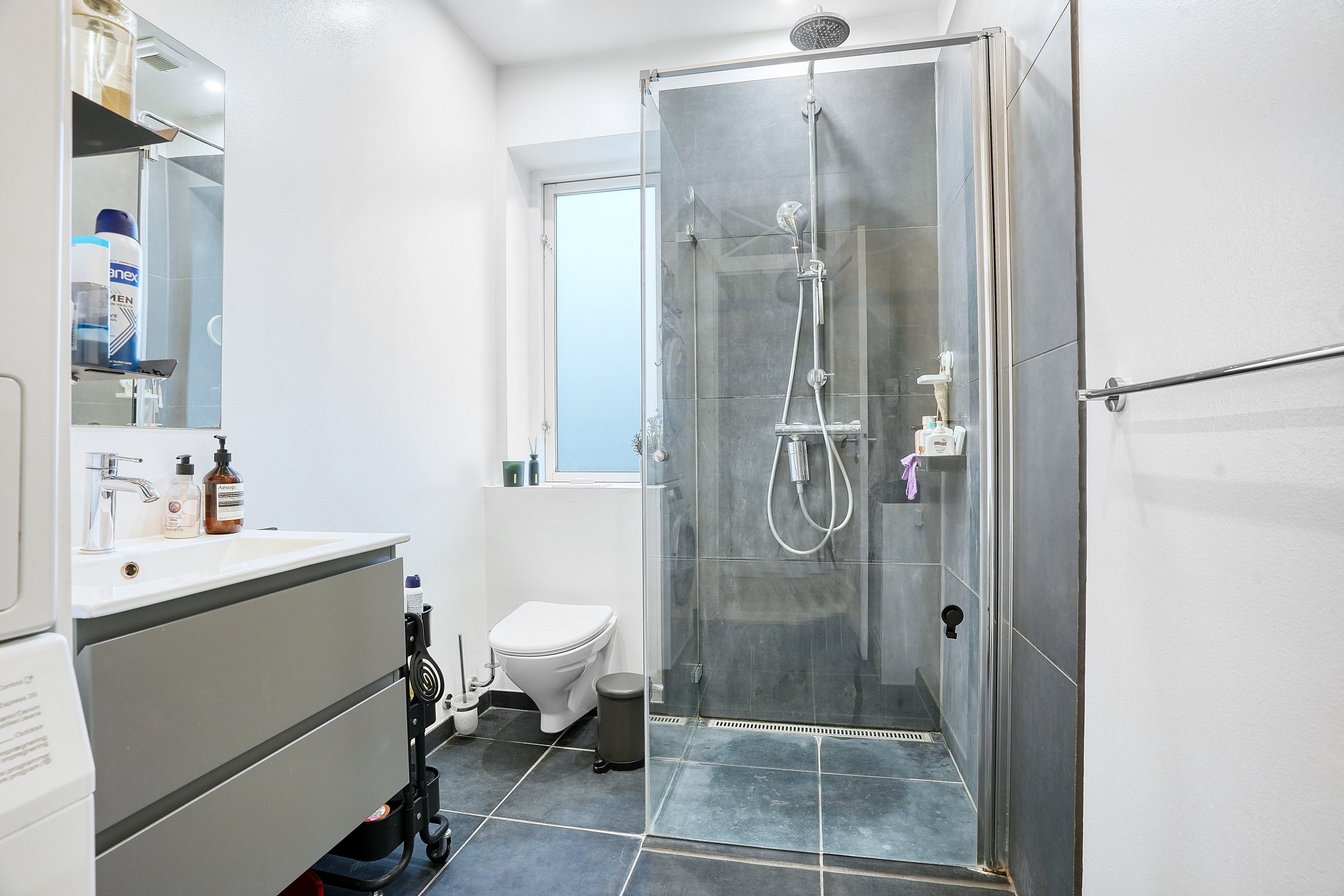 Fremhævet badeværelse billede i fuldskærmstilstand. Billede af Dyssegårdsvej 123, 1., 2870 Dyssegård