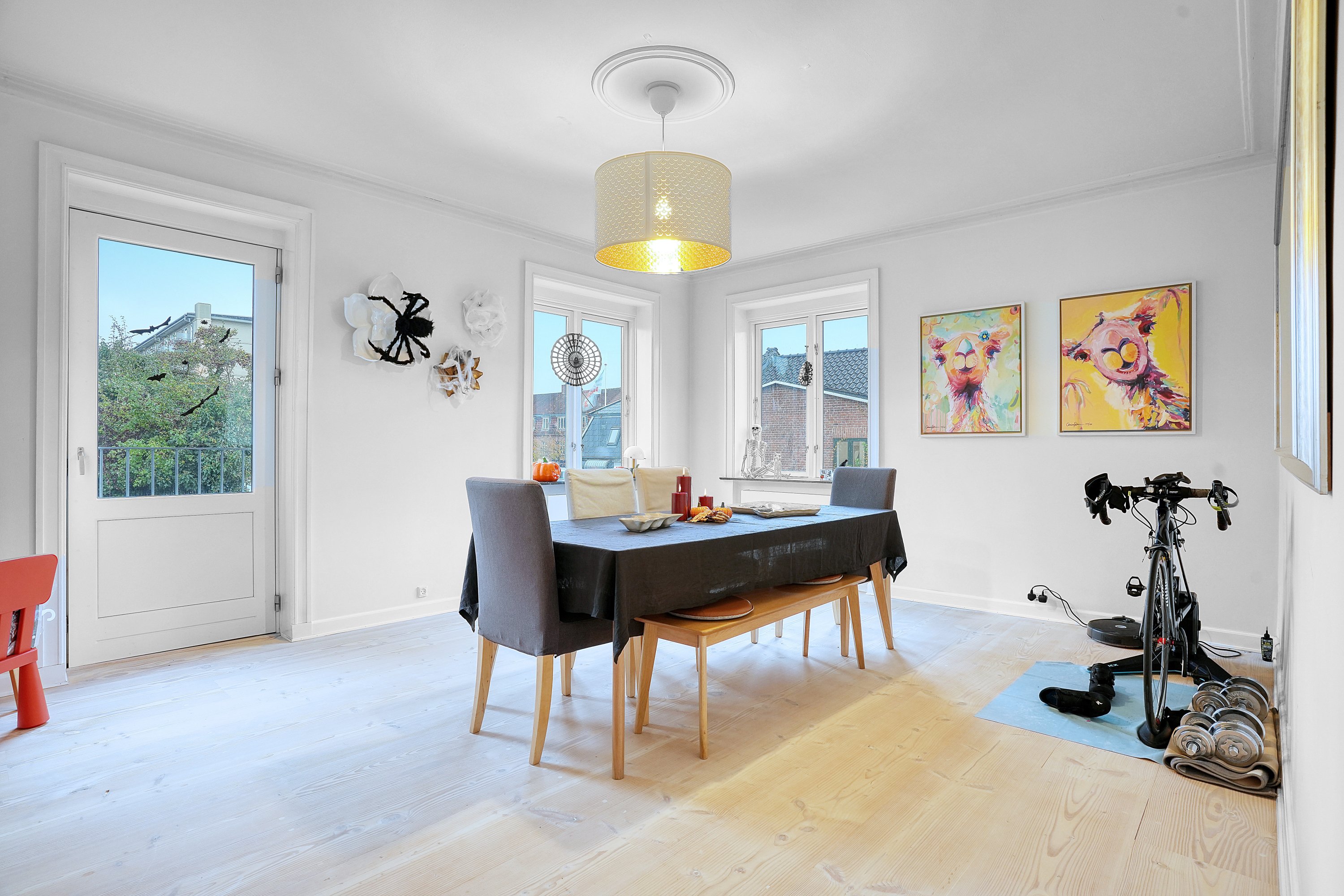 Fremhævet spisestue billede i fuldskærmstilstand. Billede af Dyssegårdsvej 123, 1., 2870 Dyssegård