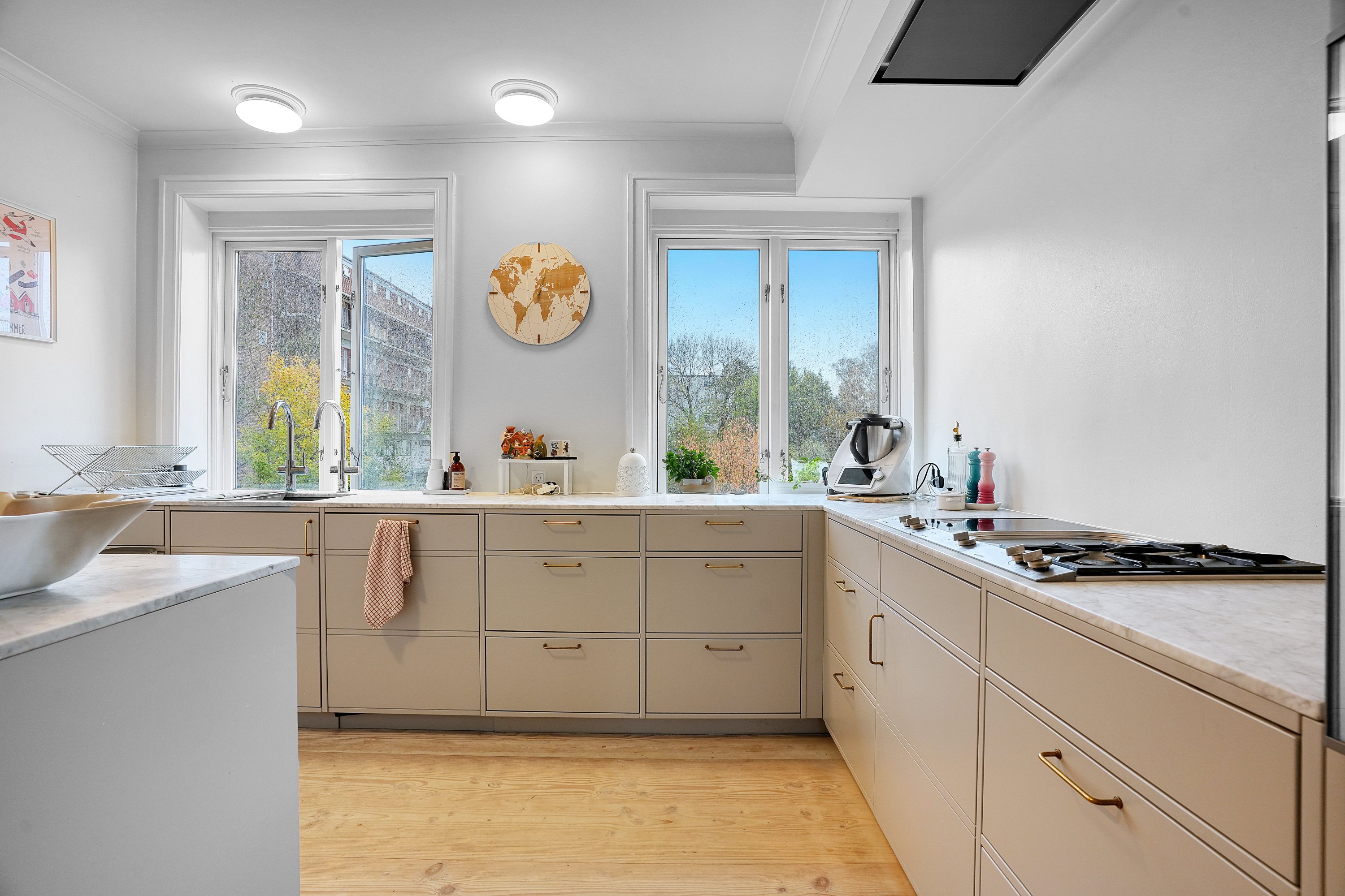 Fremhævet køkken billede i fuldskærmstilstand. Billede af Dyssegårdsvej 123, 1., 2870 Dyssegård