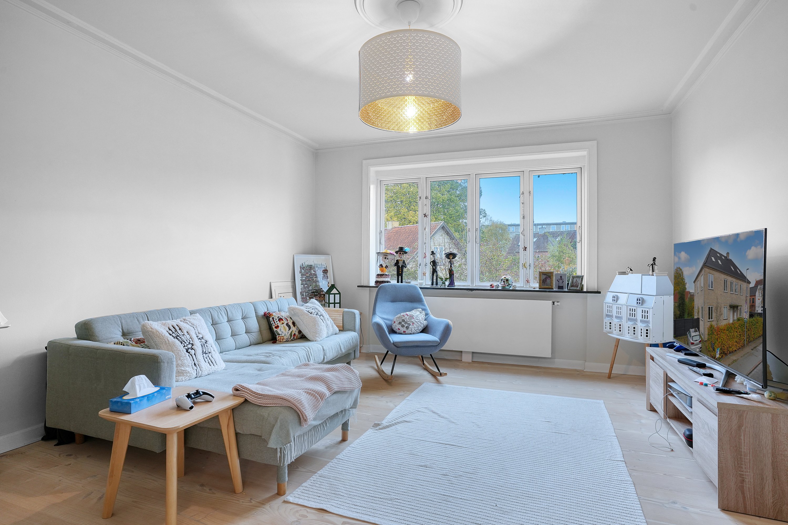 Fremhævet stue billede i fuldskærmstilstand. Billede af Dyssegårdsvej 123, 1., 2870 Dyssegård