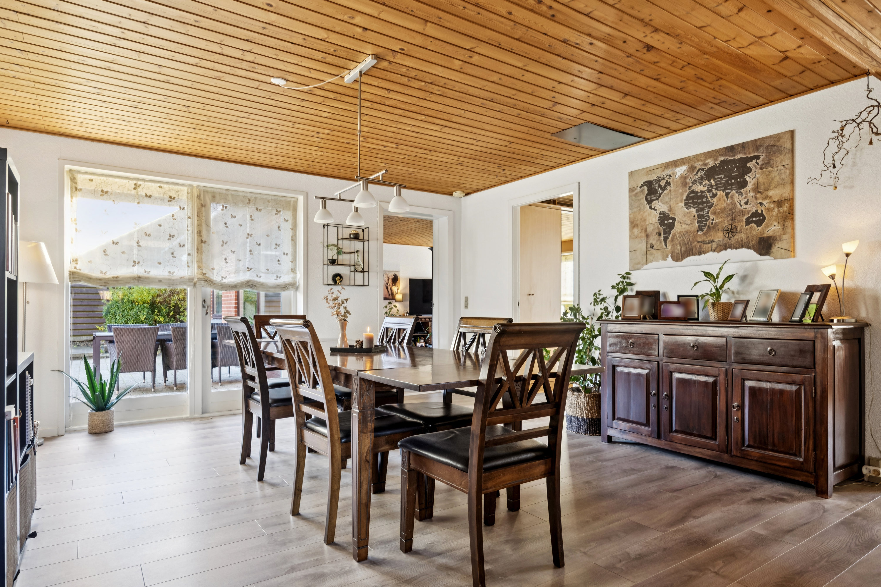 Fremhævet spisestue billede i fuldskærmstilstand. Billede af Ole Langes Vej 32, 9460 Brovst