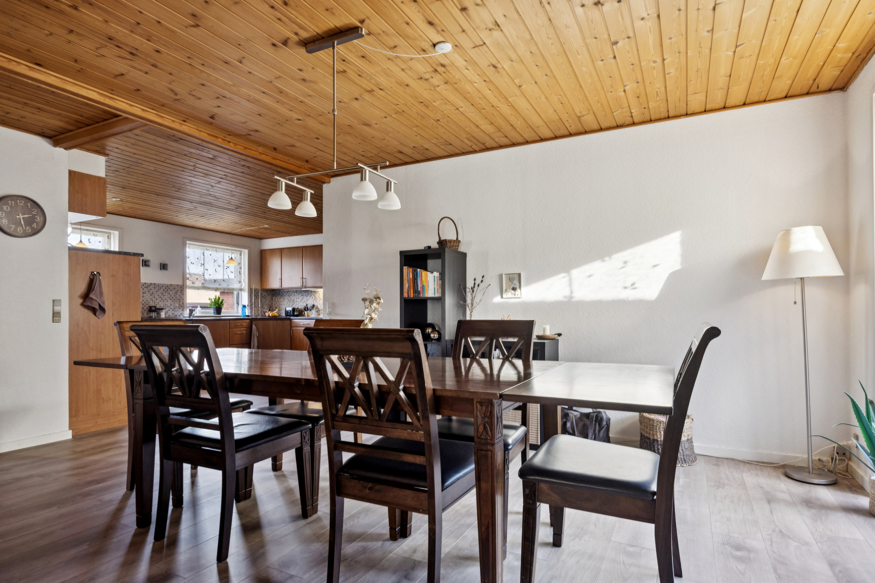 Fremhævet spisestue billede i fuldskærmstilstand. Billede af Ole Langes Vej 32, 9460 Brovst